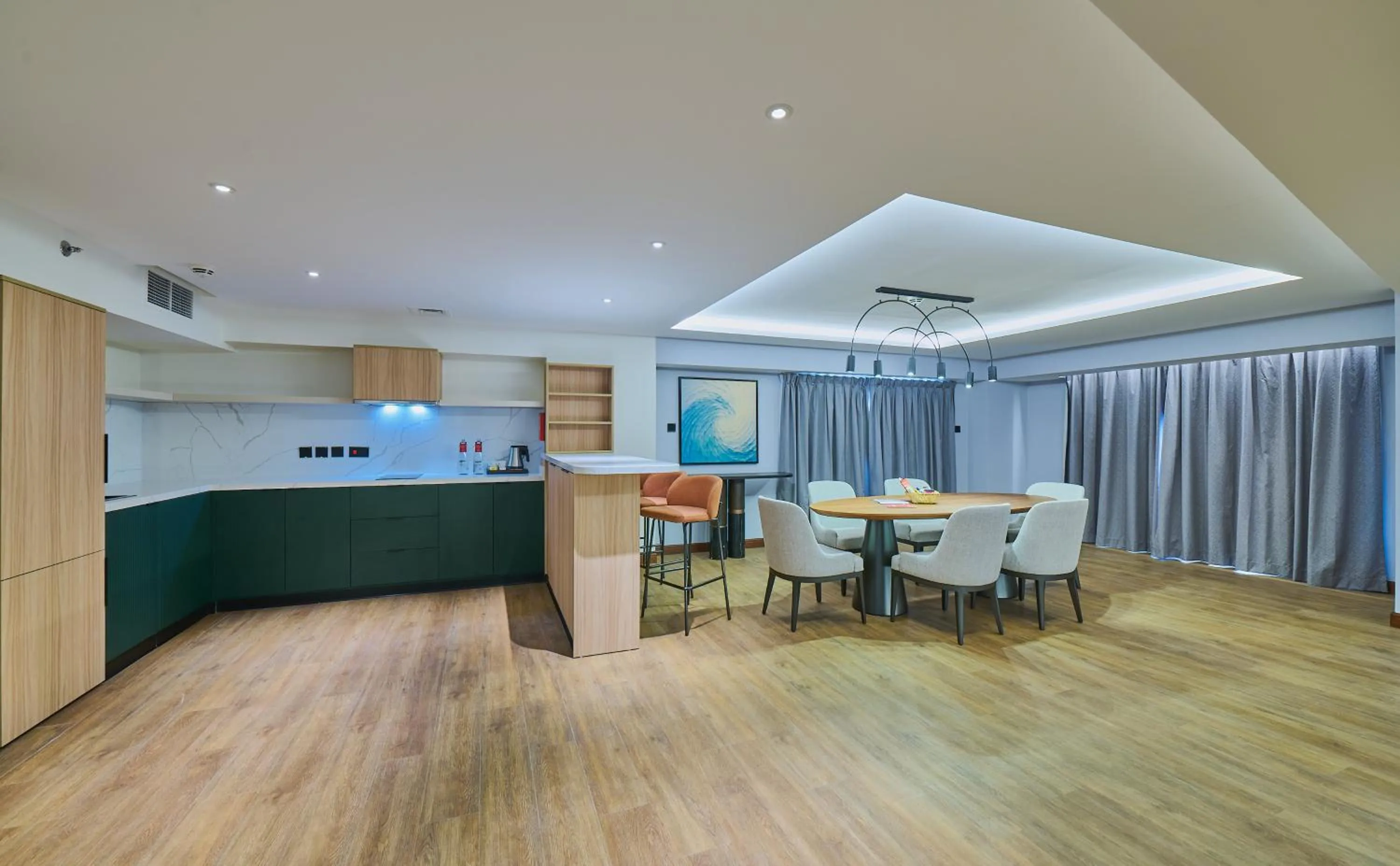 Dining area in Ramada Hotel, Suites and Apartments by Wyndham Dubai JBR