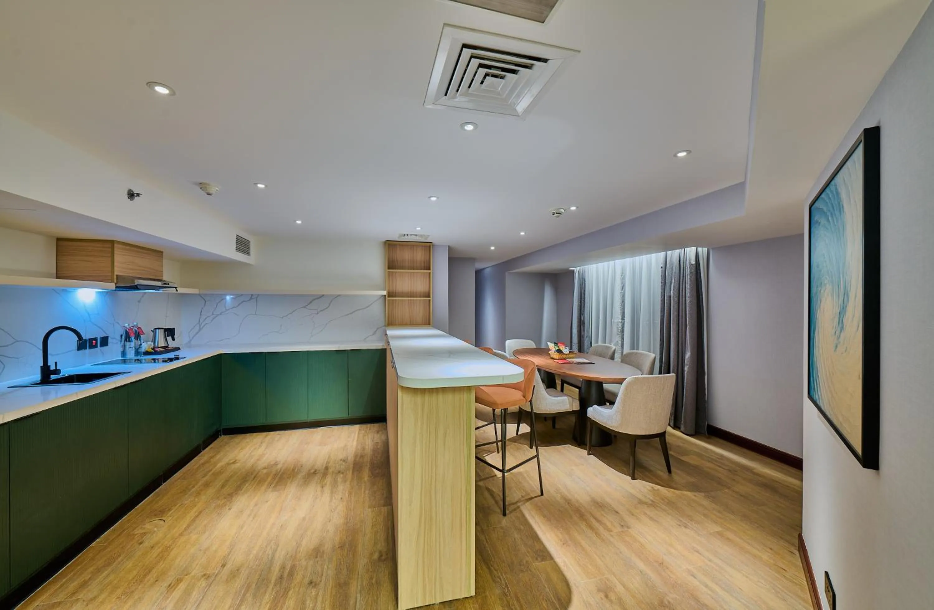 Dining area in Ramada Hotel, Suites and Apartments by Wyndham Dubai JBR