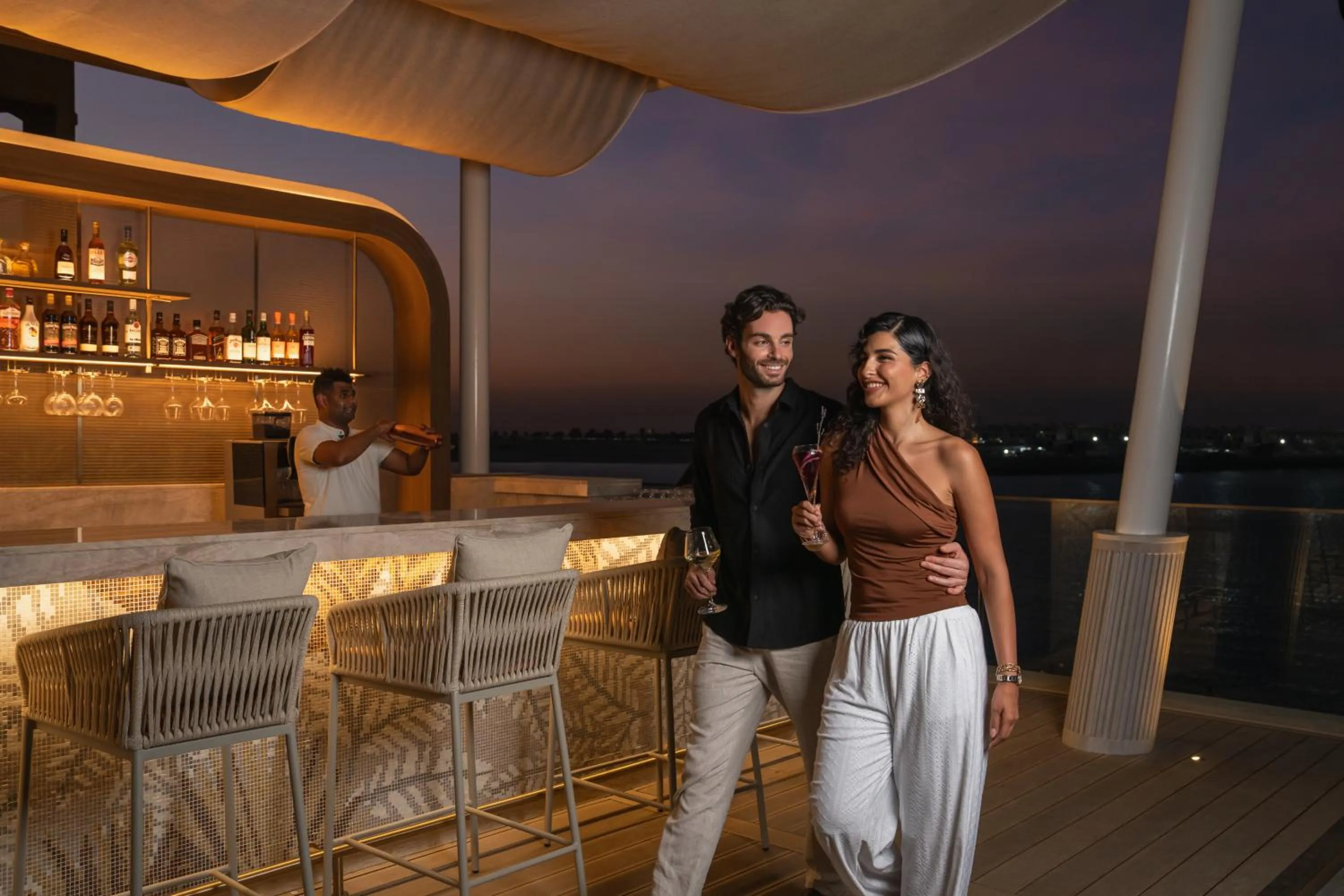 Lounge or bar in Pullman Resort Al Marjan Island
