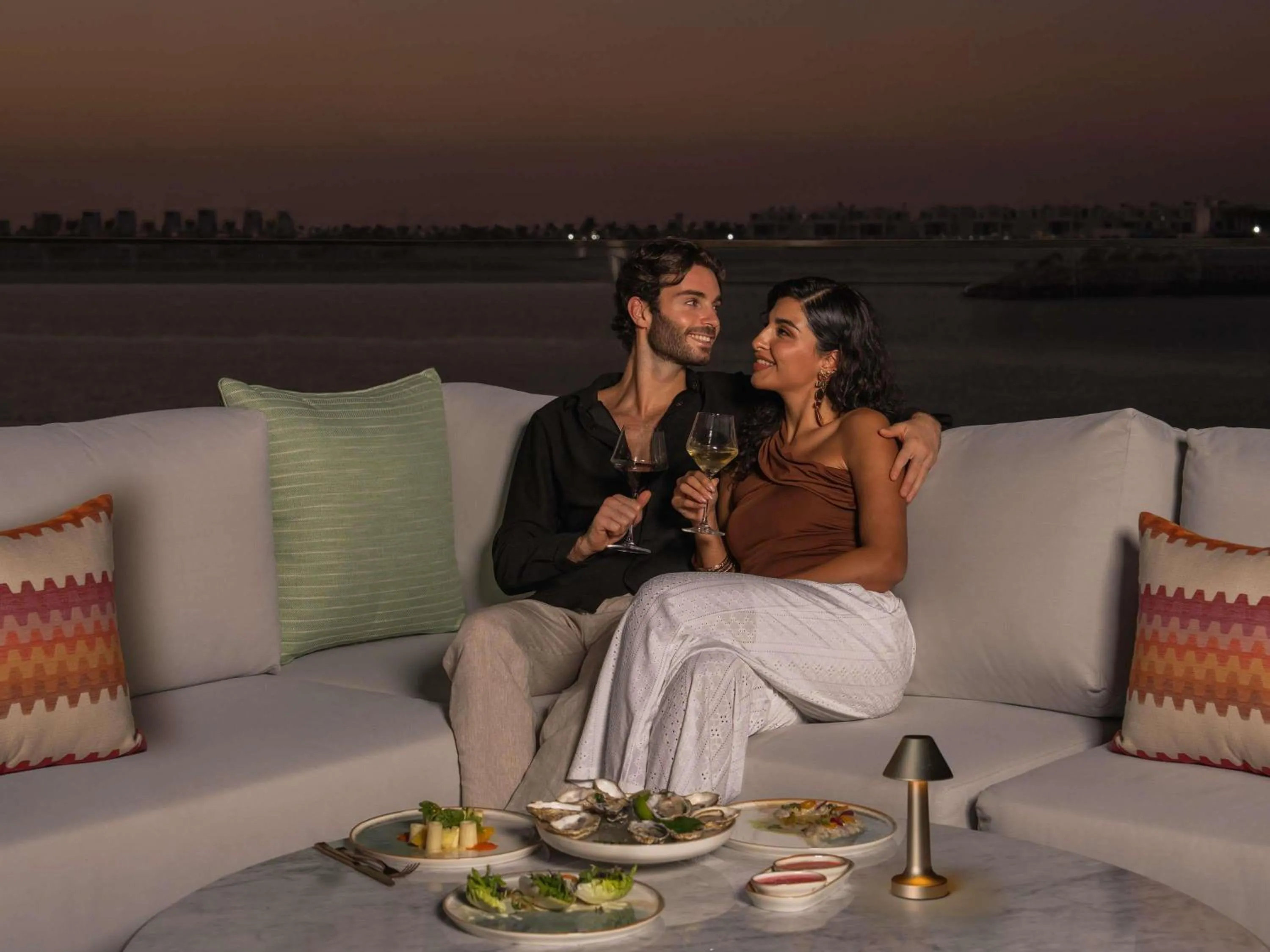 Lounge or bar in Pullman Resort Al Marjan Island