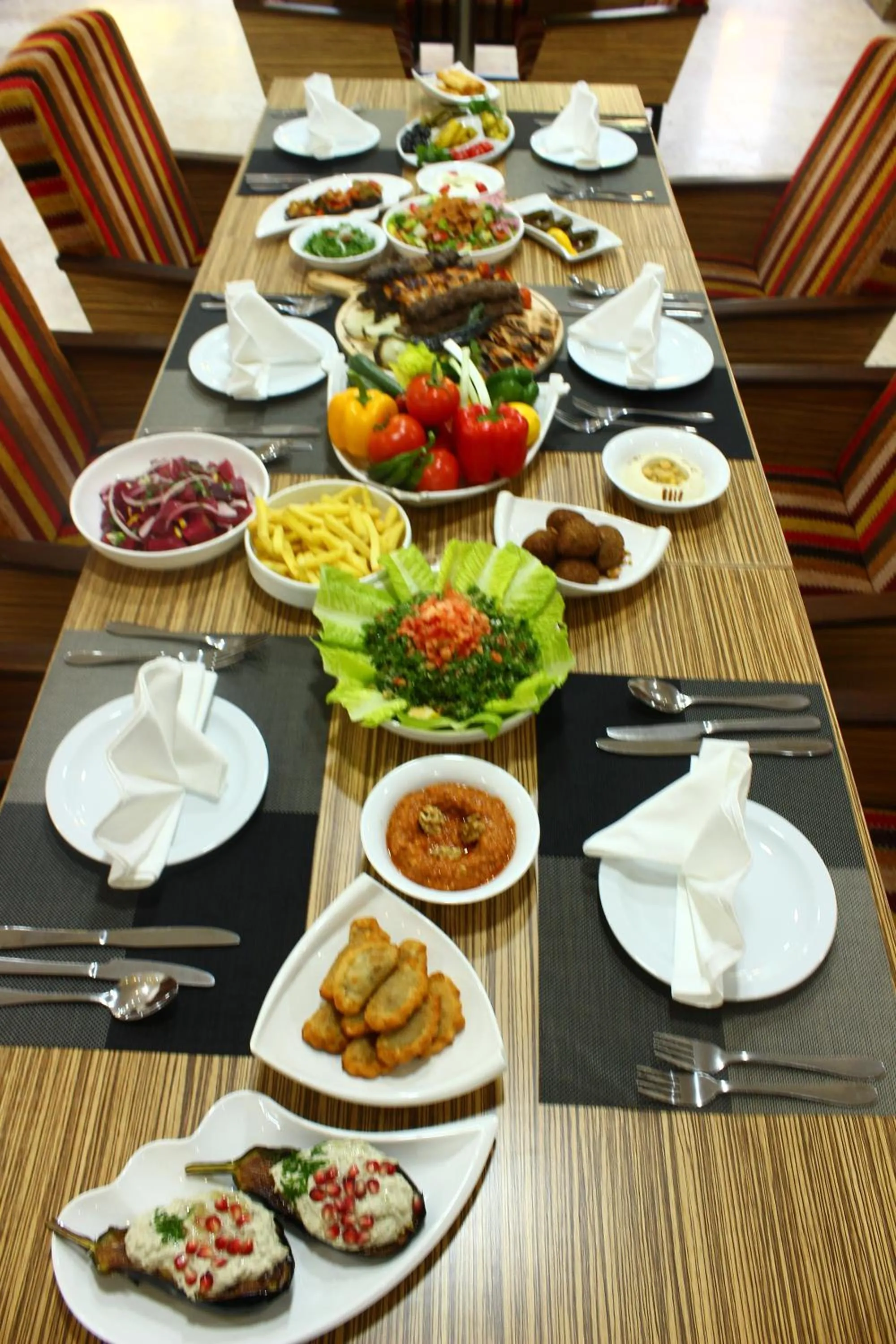 Restaurant/places to eat in Palm Hotel