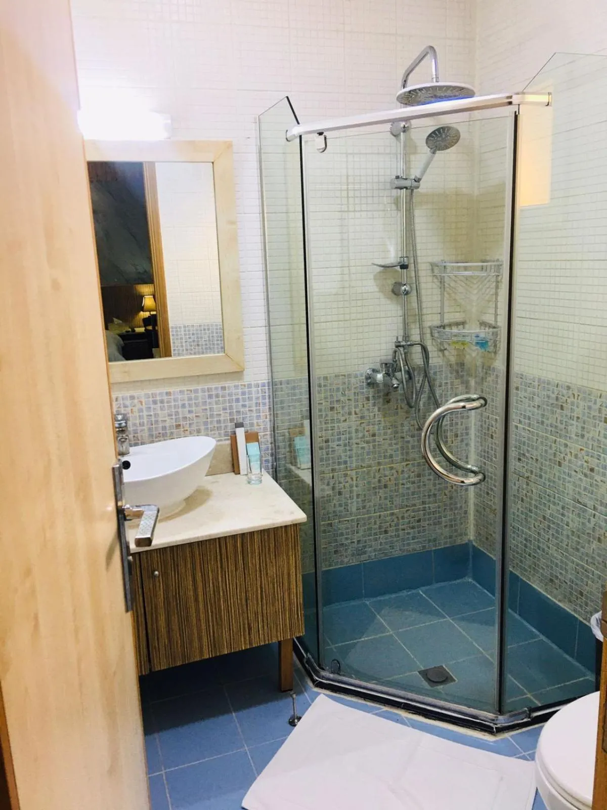 Shower in Palm Hotel
