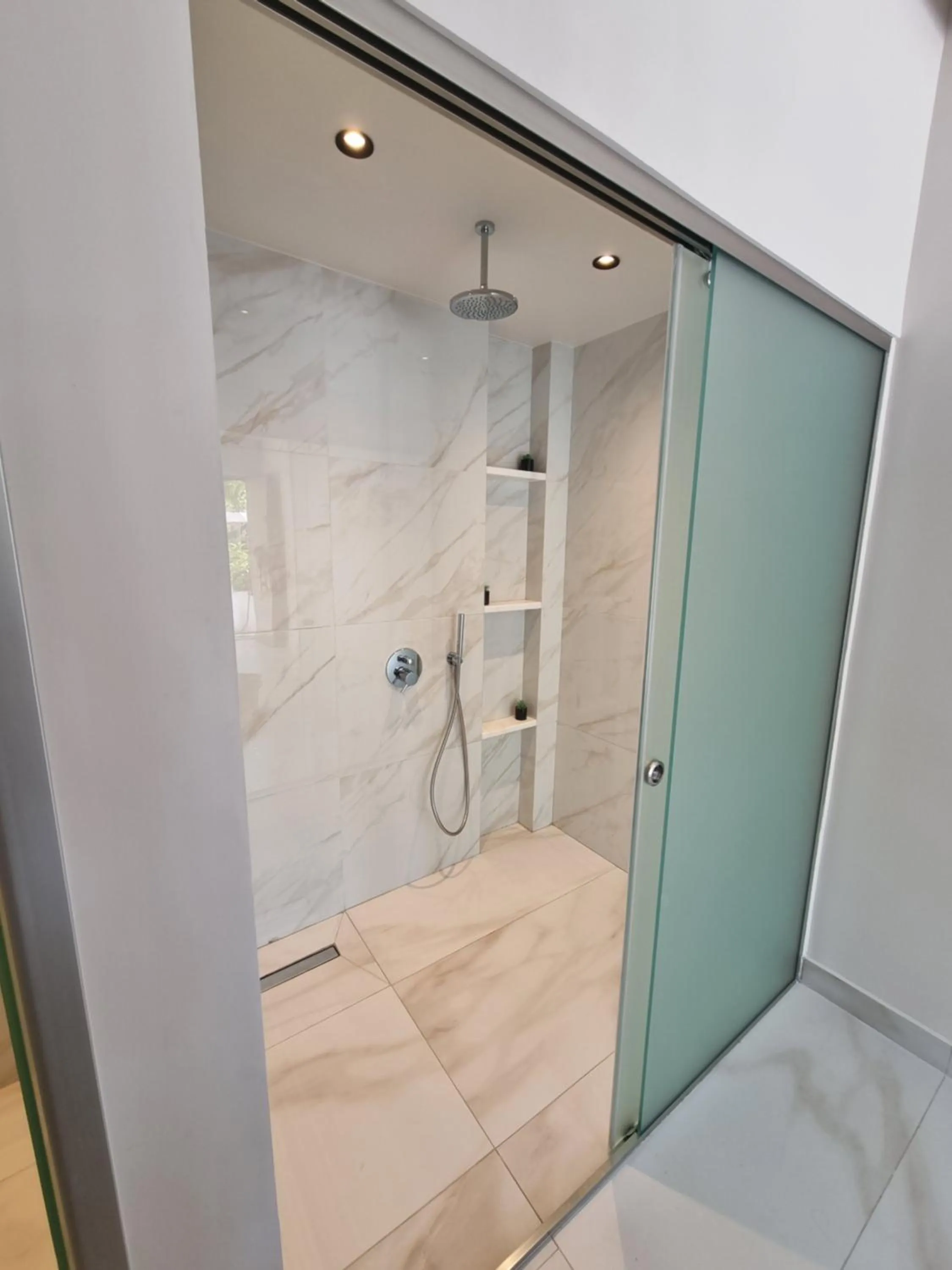 Shower in Leonidas Studios & Apartments