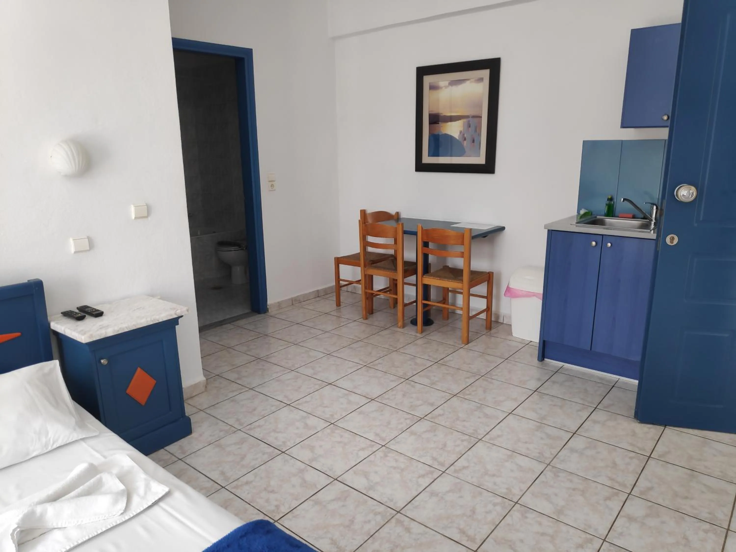 TV and multimedia, Bed in Leonidas Studios & Apartments