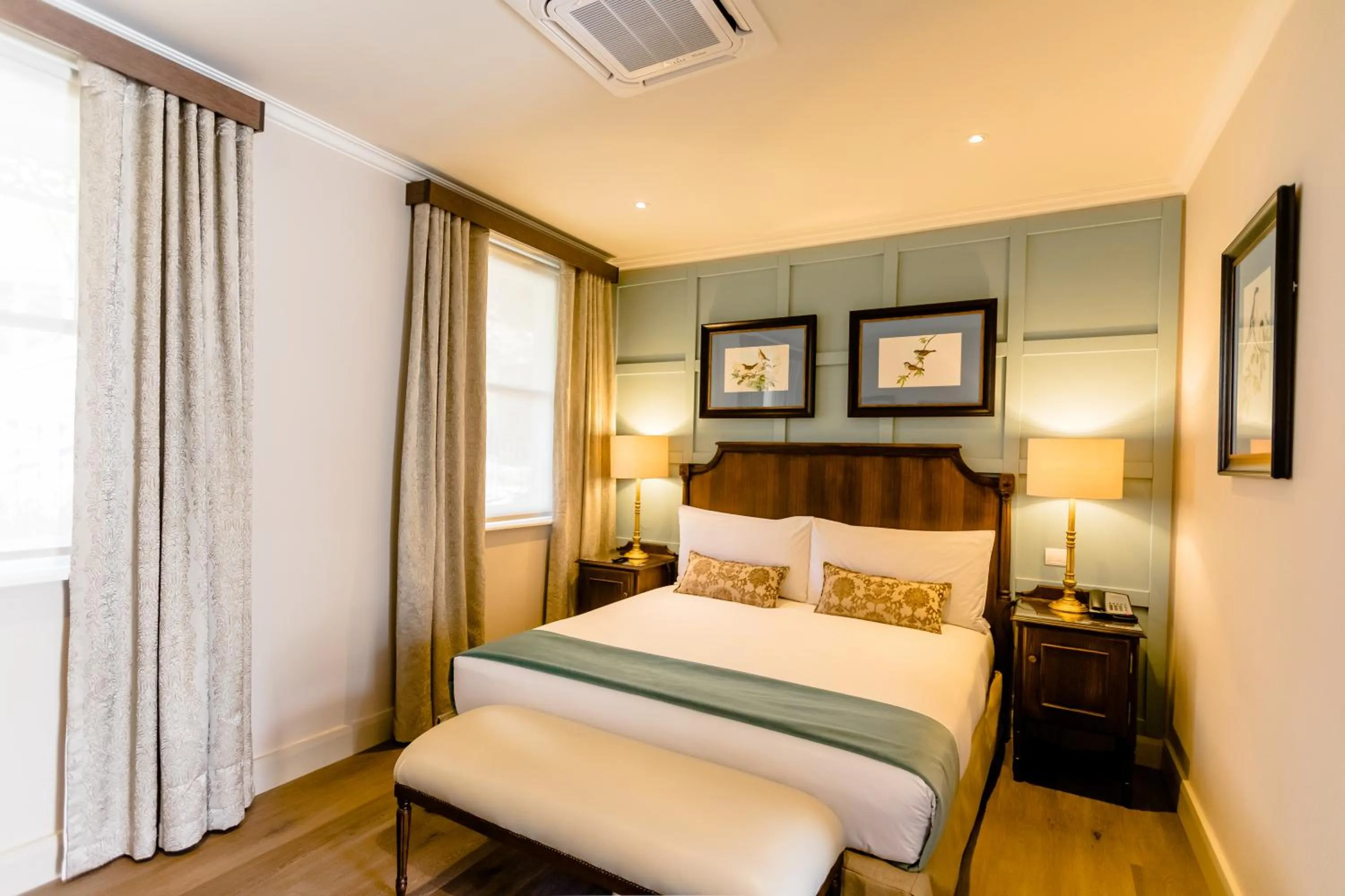 Bedroom, Bed in Gold Reef City Theme Park Hotel