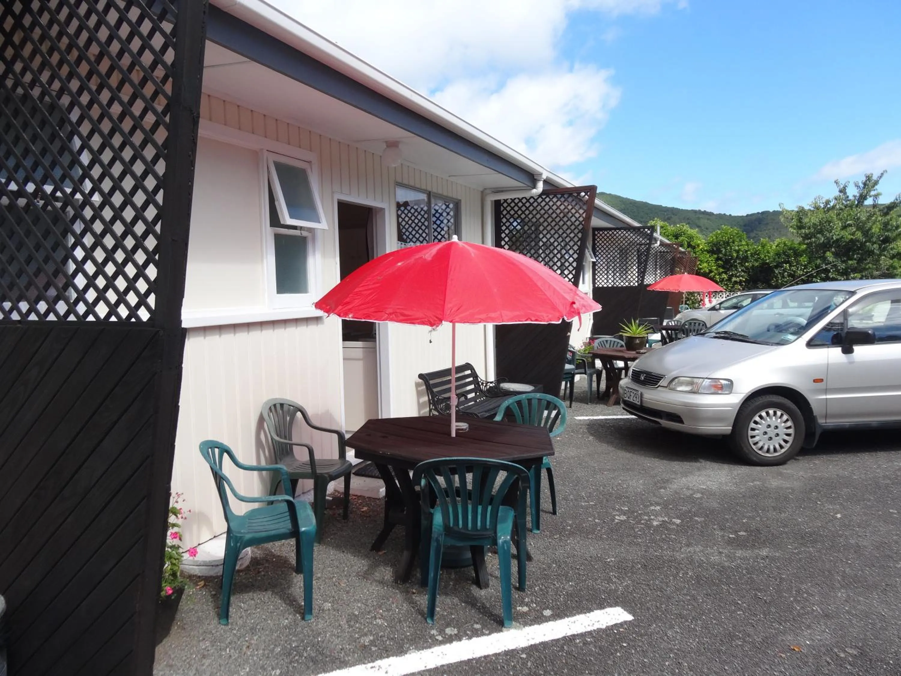 Facade/entrance in Beachside Sunnyvale Motel