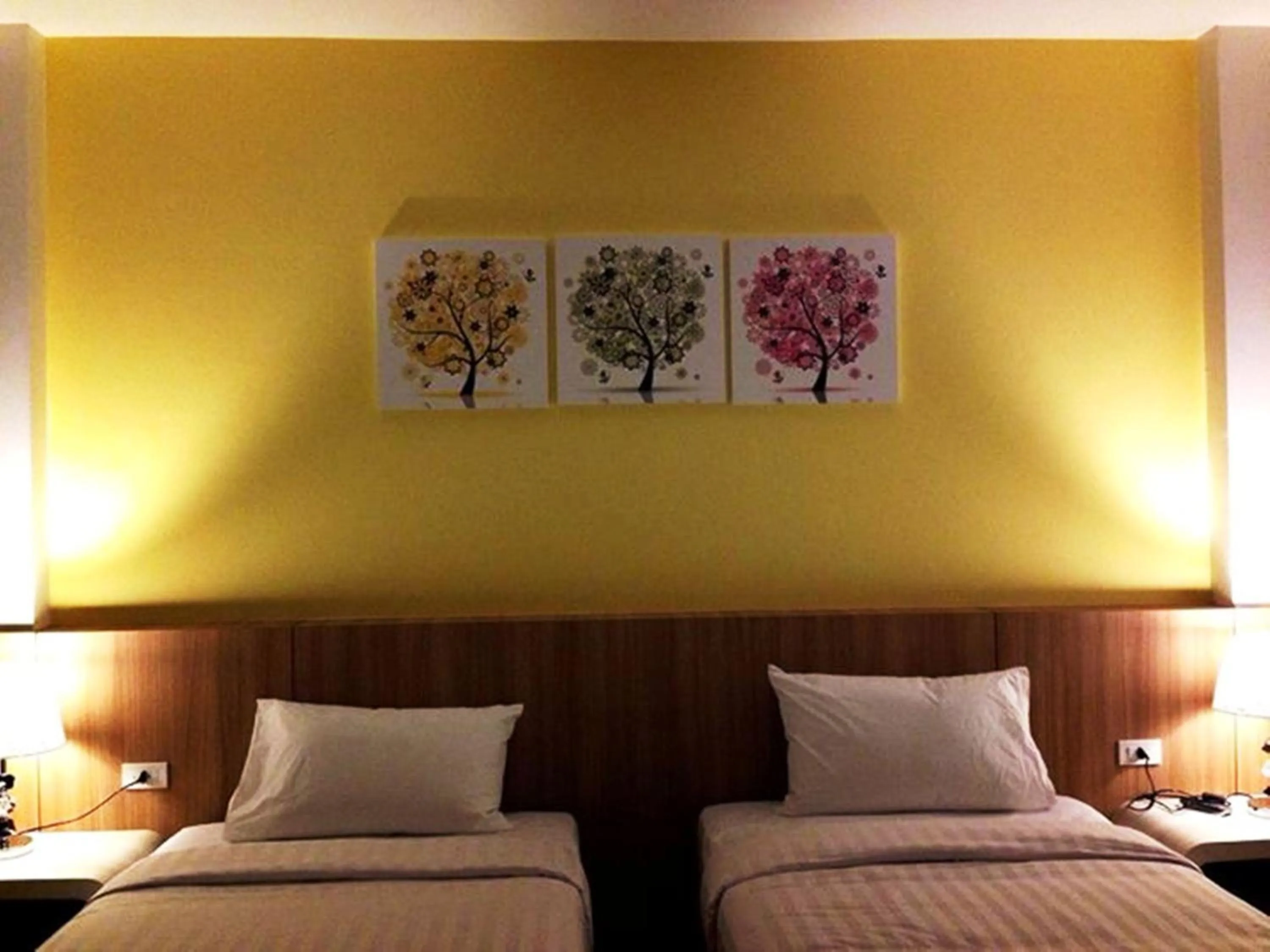 Photo of the whole room, Bed in The River Hotel