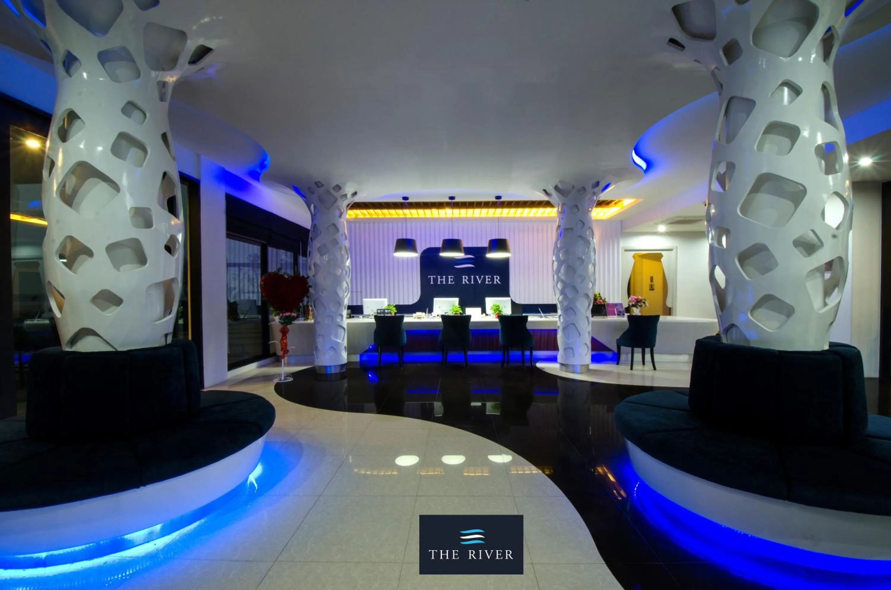 Communal lounge/ TV room in The River Hotel