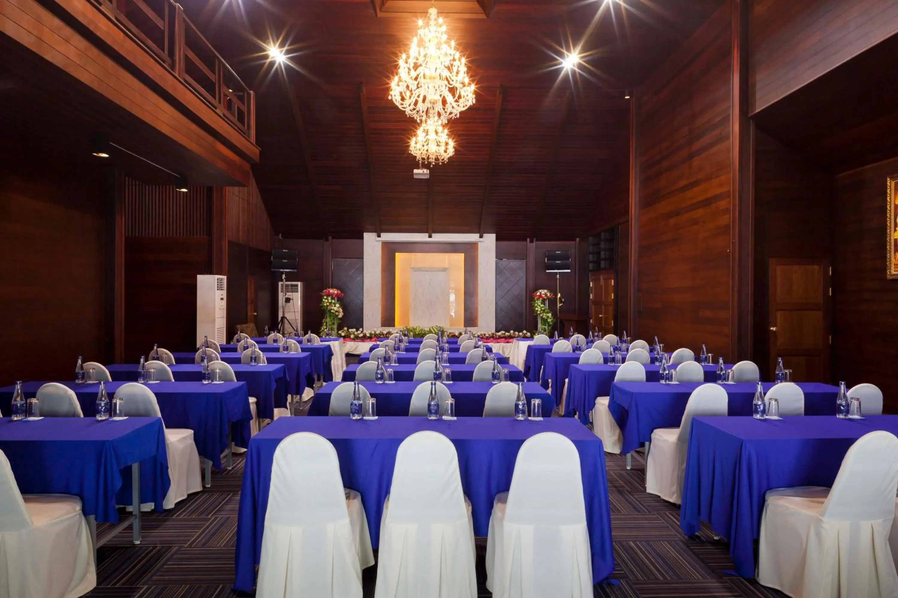 Area and facilities in The River Hotel