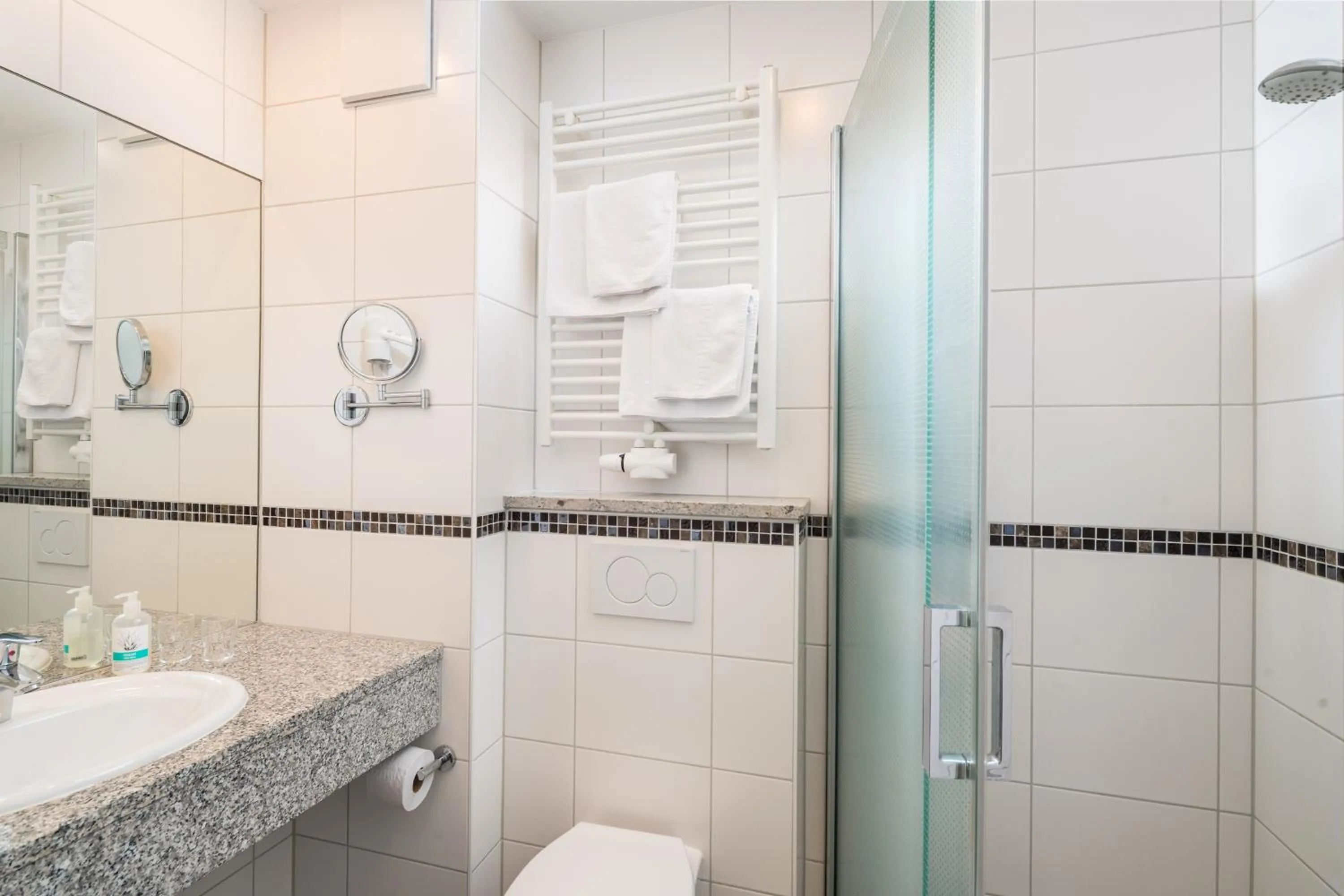 Shower in Hotel Rennschuh