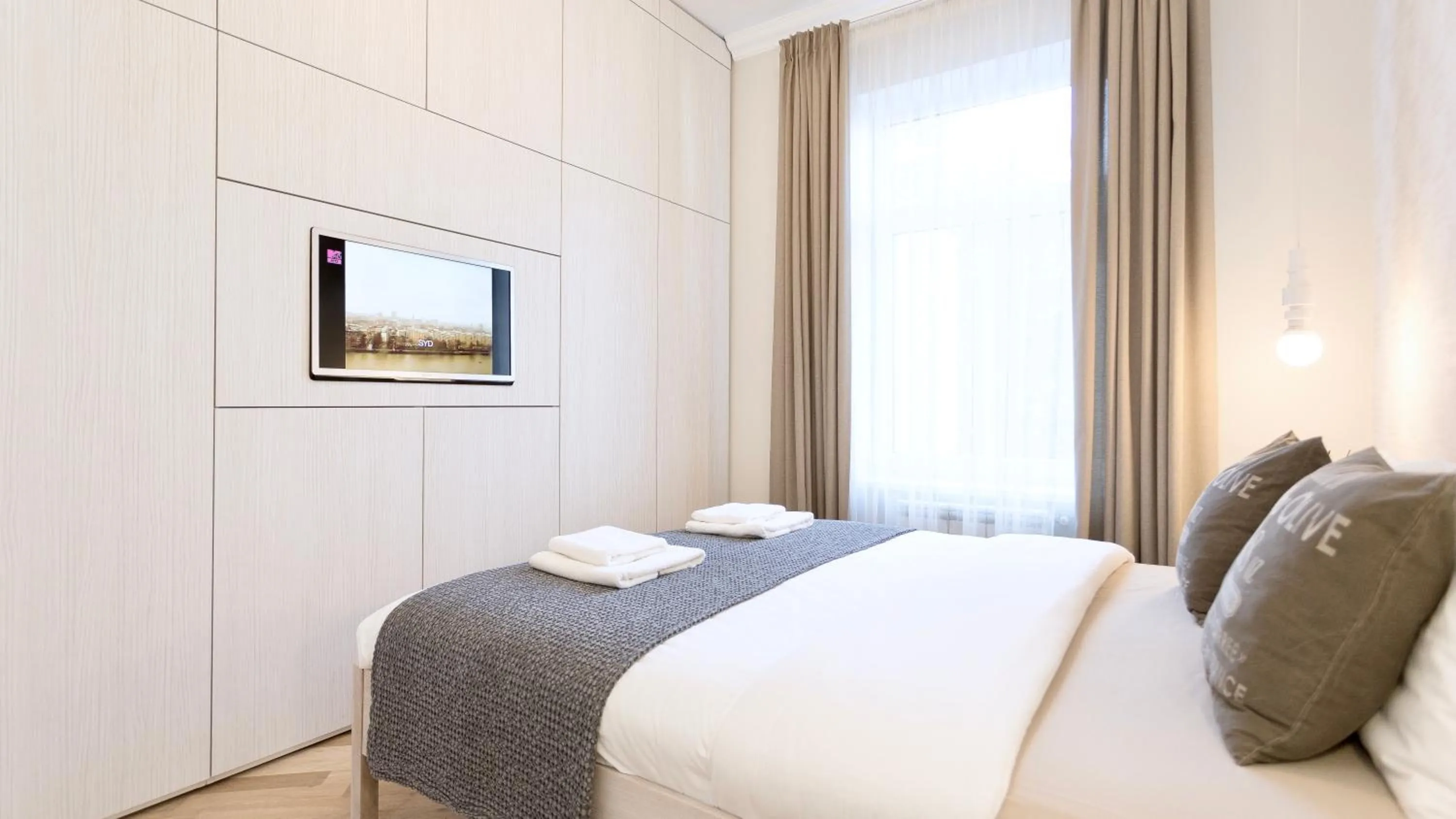 TV and multimedia, Bed in Vilnius Apartments & Suites – Old Town