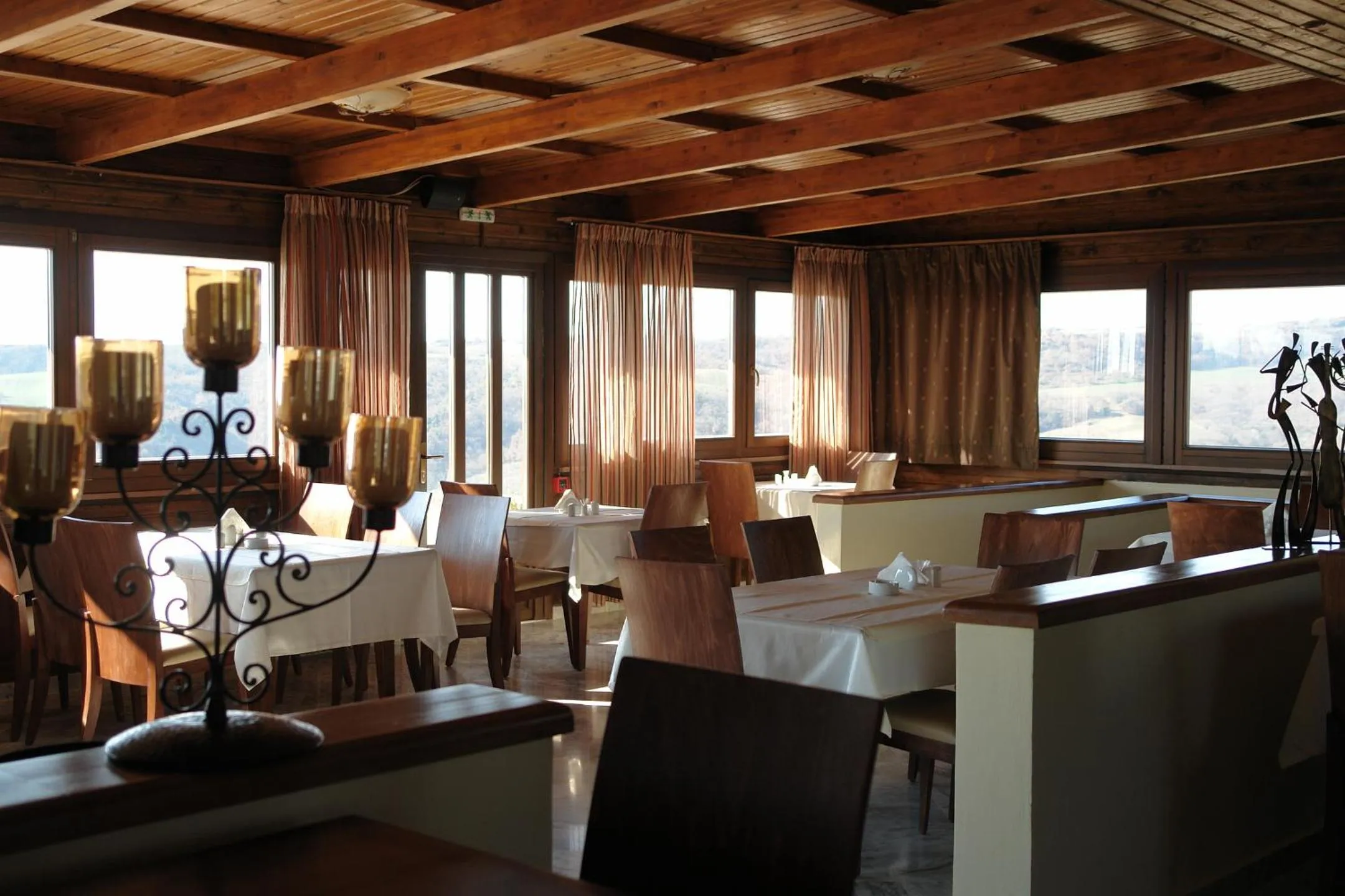 Restaurant/places to eat in Koukos Inn