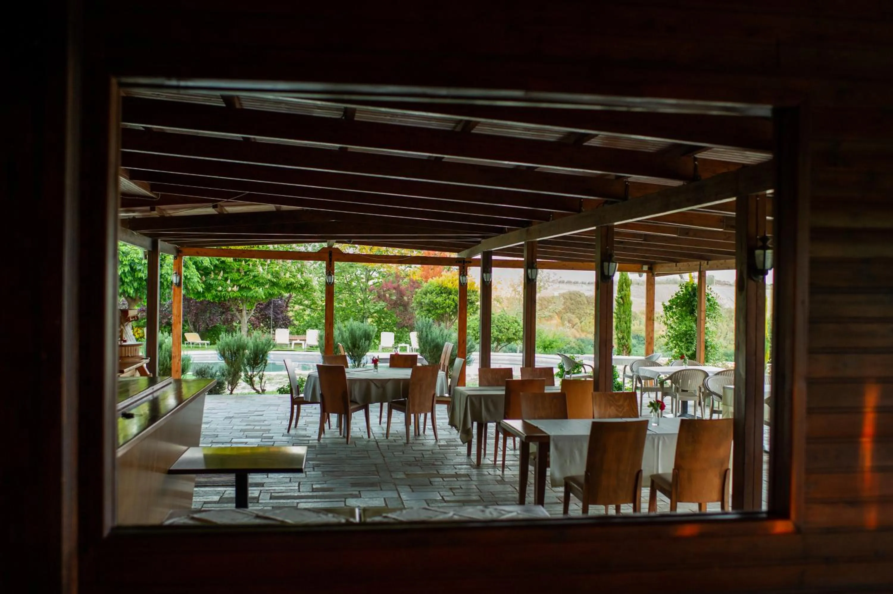 Restaurant/places to eat in Koukos Inn