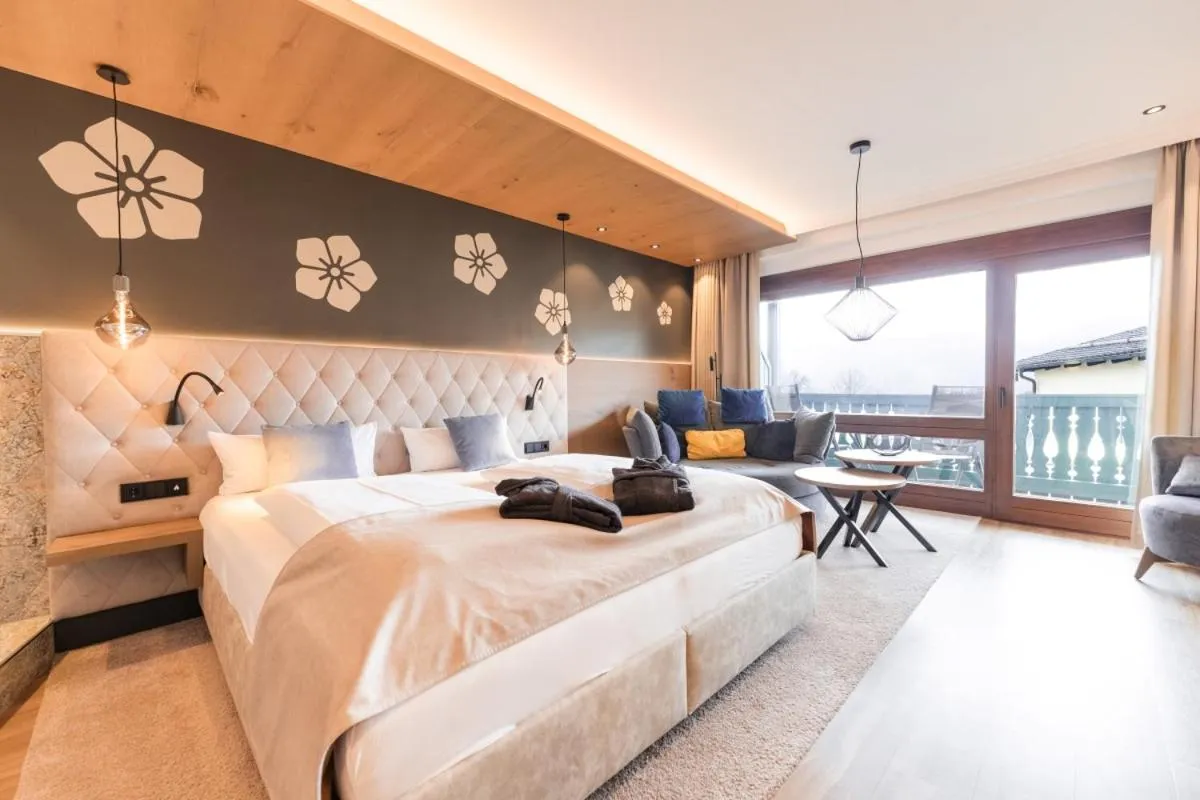 Photo of the whole room, Bed in Posthotel Rattenberg