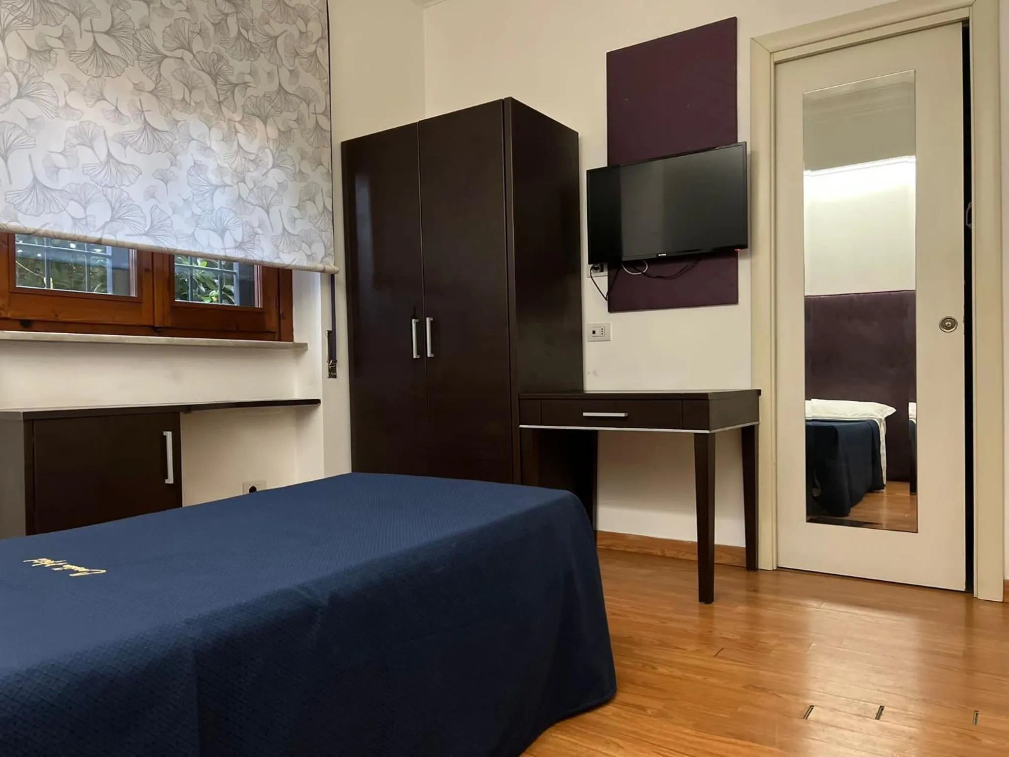 TV and multimedia, Bed in CANELLA HOTEL