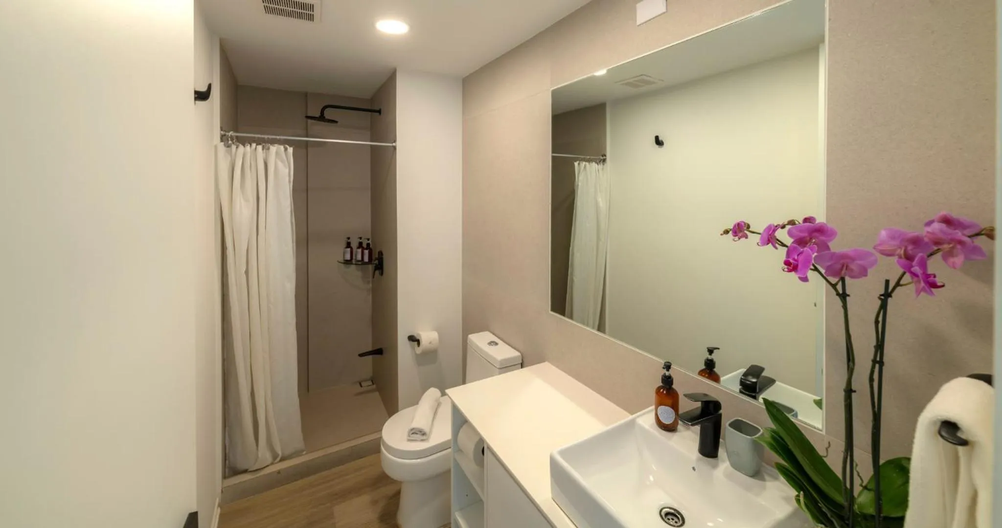 Bathroom in BEE Suites San José - Escalante