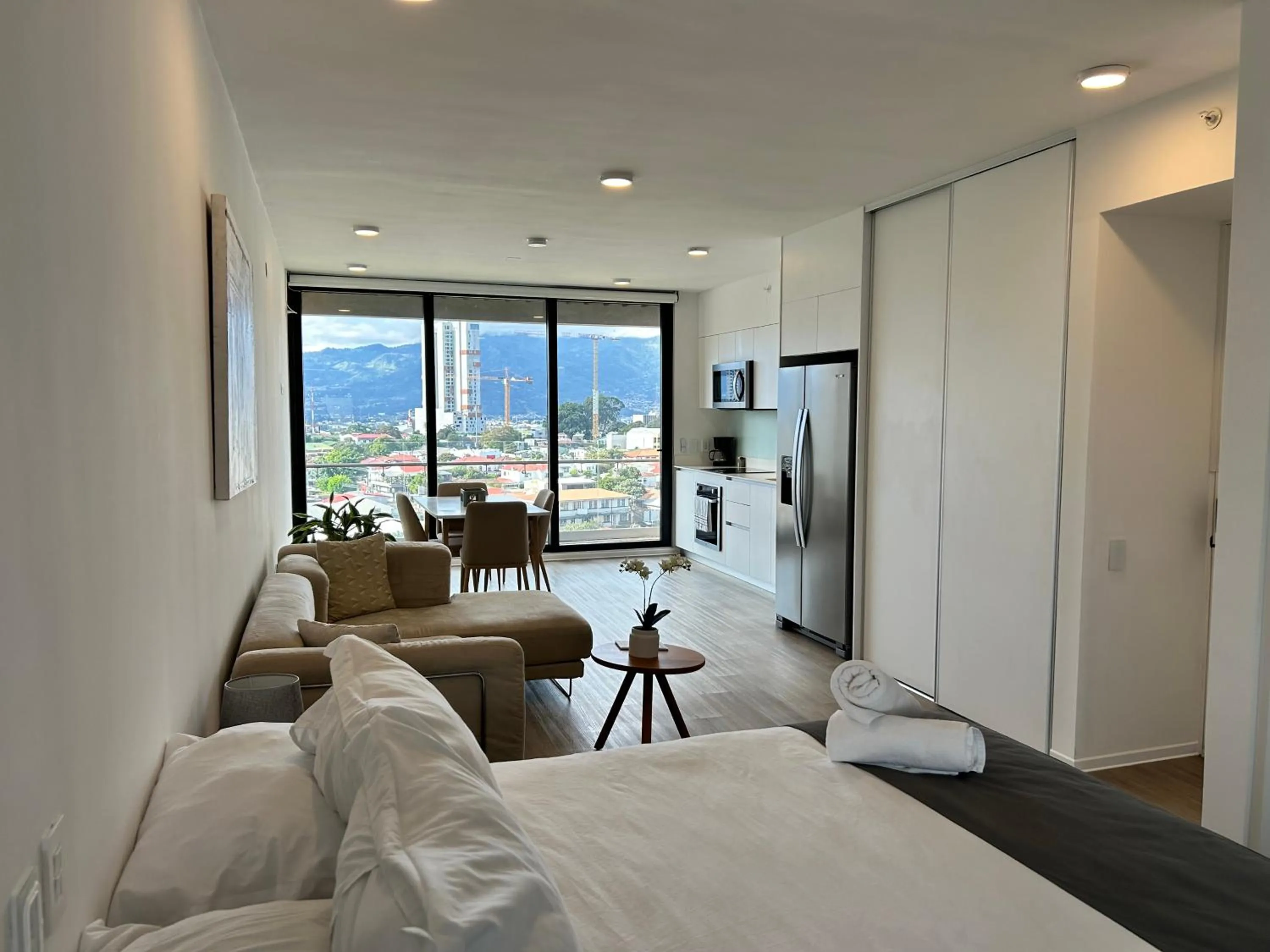 BEE Suites San José - Escalante