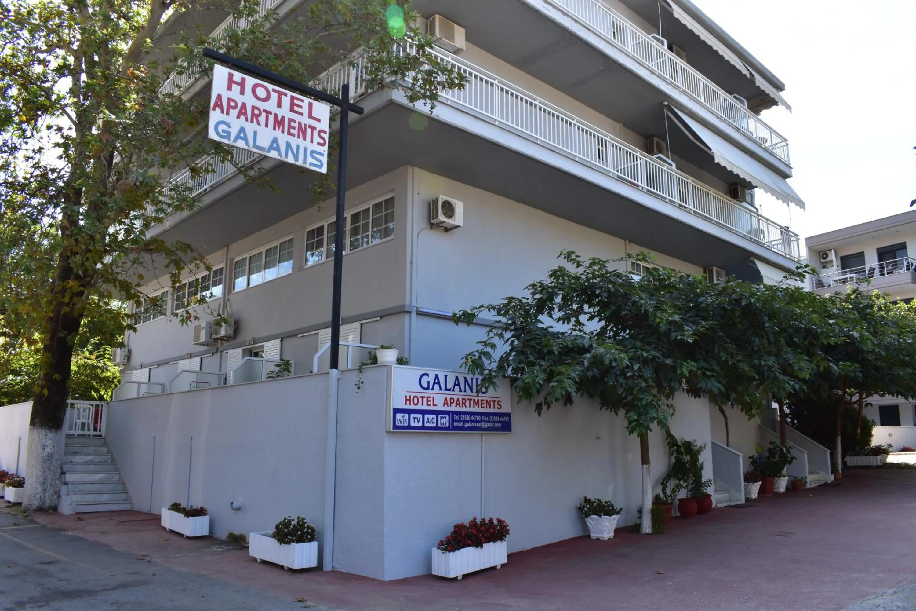 Galanis Studios and Apartments