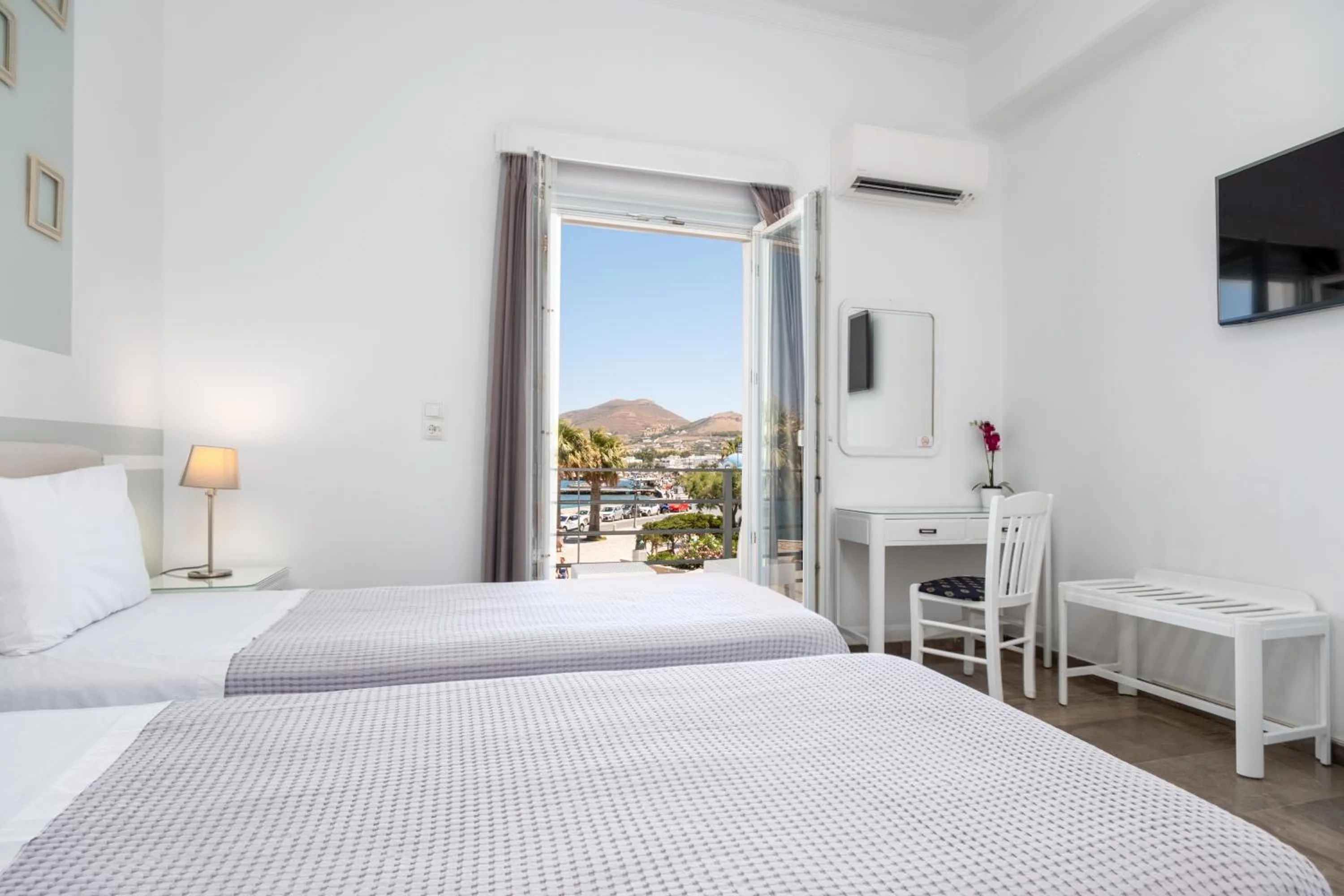 Sea view, Bed in Hotel Oasis