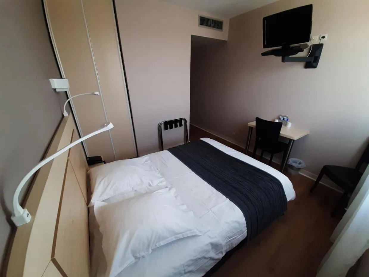 Bedroom in Hôtellerie Saint Jean