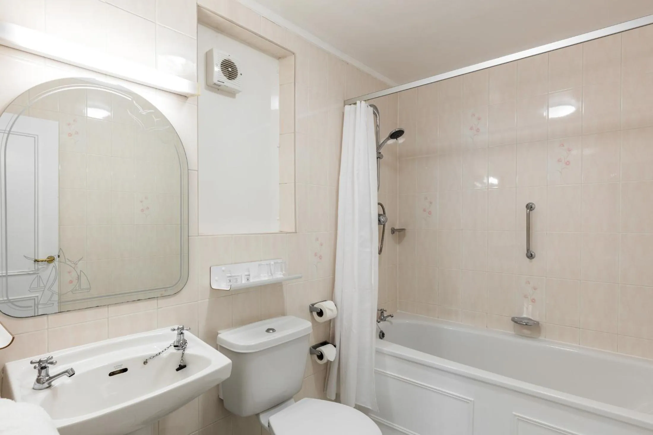 Bathroom in North West Castle Hotel