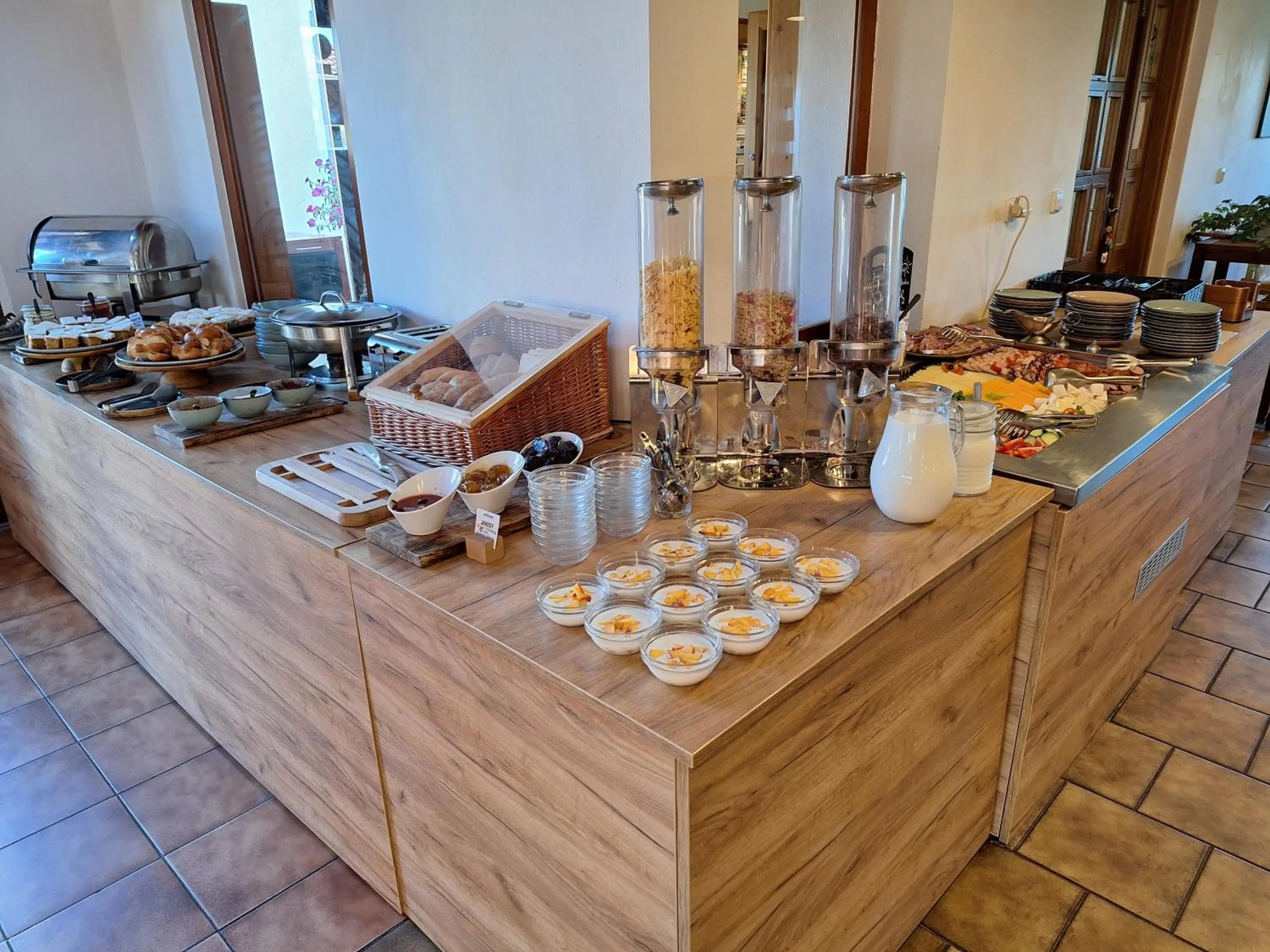 Buffet breakfast in Hotel Na Pláži