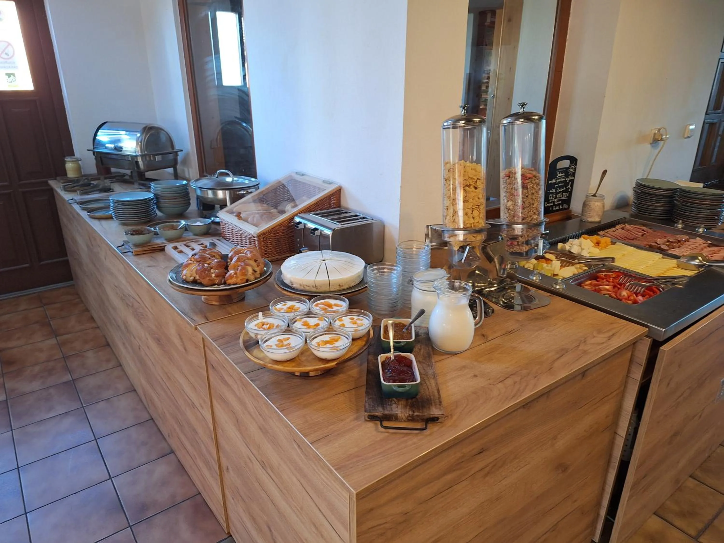 Buffet breakfast in Hotel Na Pláži