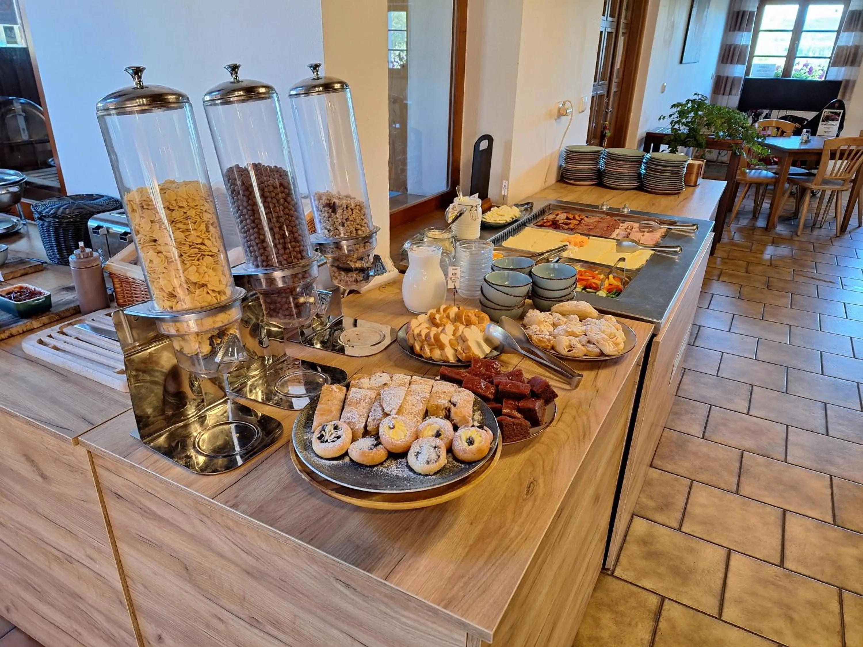 Buffet breakfast in Hotel Na Pláži