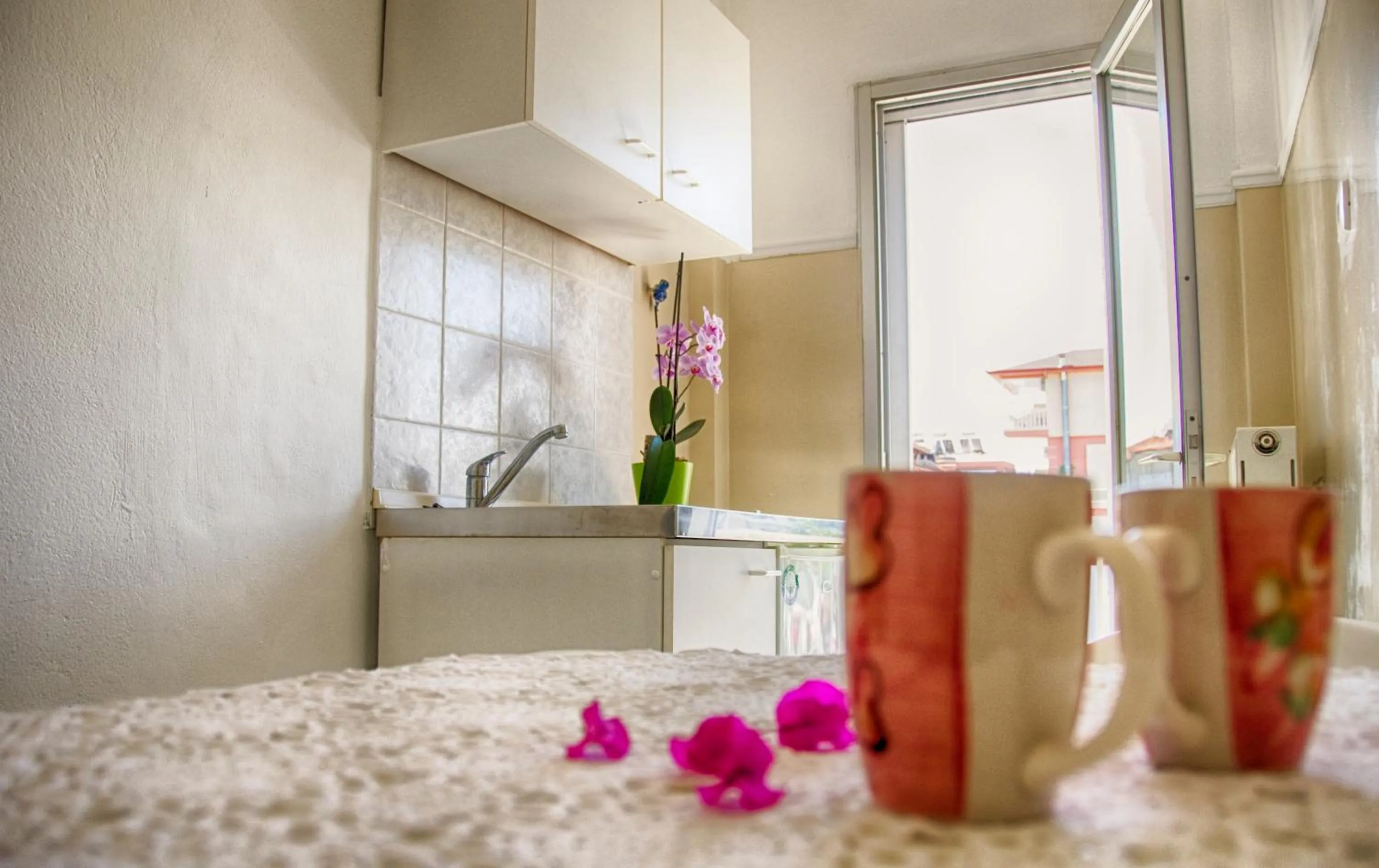 Kitchen or kitchenette in Galini Apartments