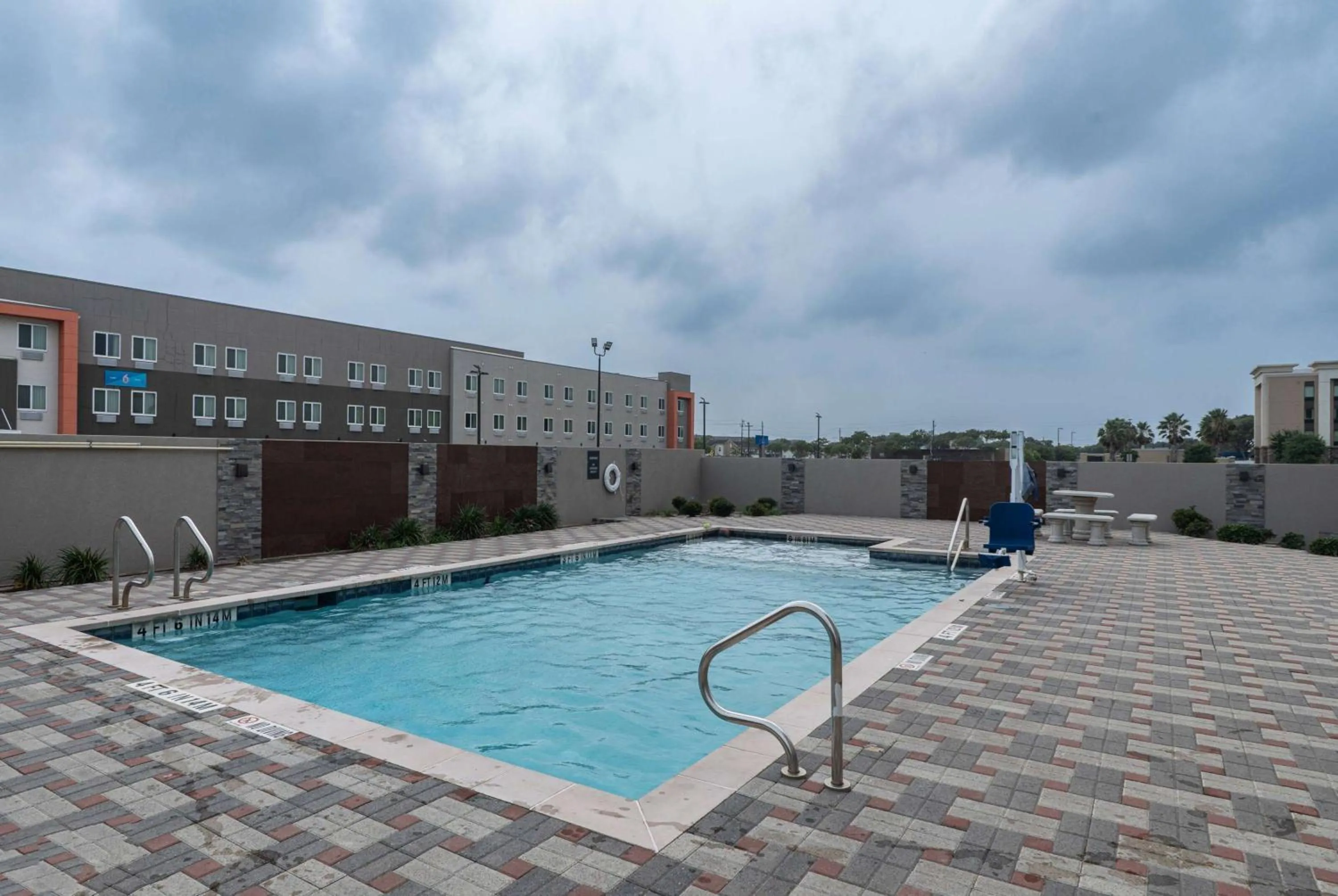 Pool view in La Quinta Inn & Suites by Wyndham Corpus Christi Southeast