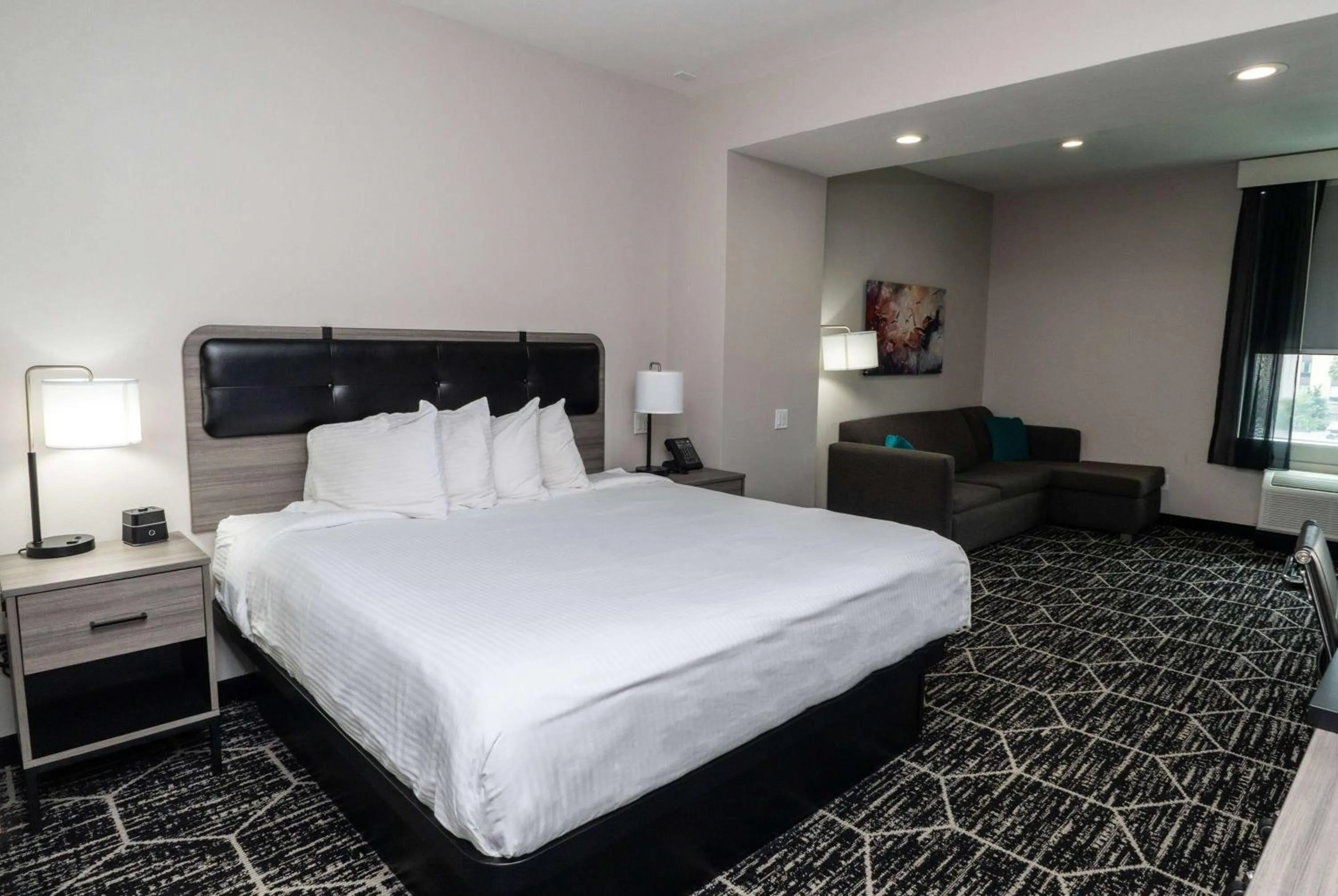 Photo of the whole room, Bed in La Quinta Inn & Suites by Wyndham Corpus Christi Southeast