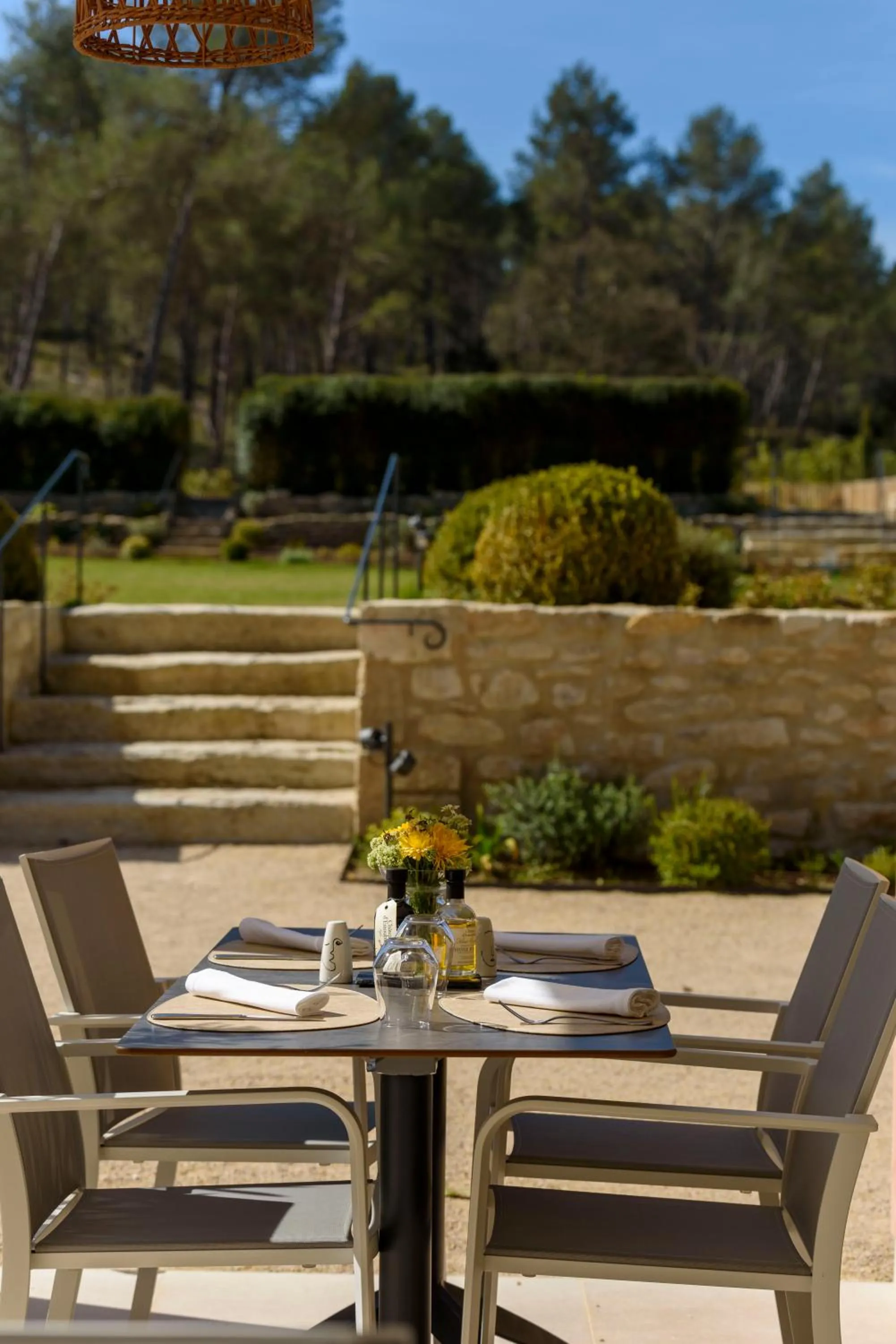Restaurant/places to eat in Domaine de Valmouriane