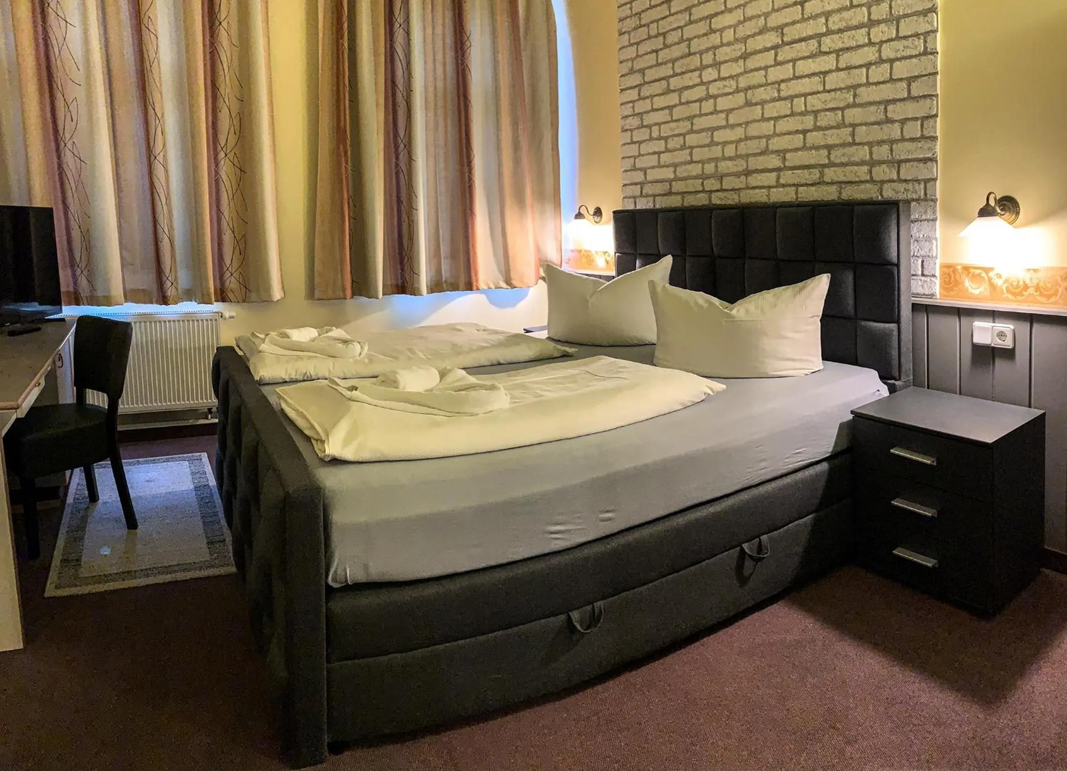 Photo of the whole room, Bed in Hotel Carl von Clausewitz