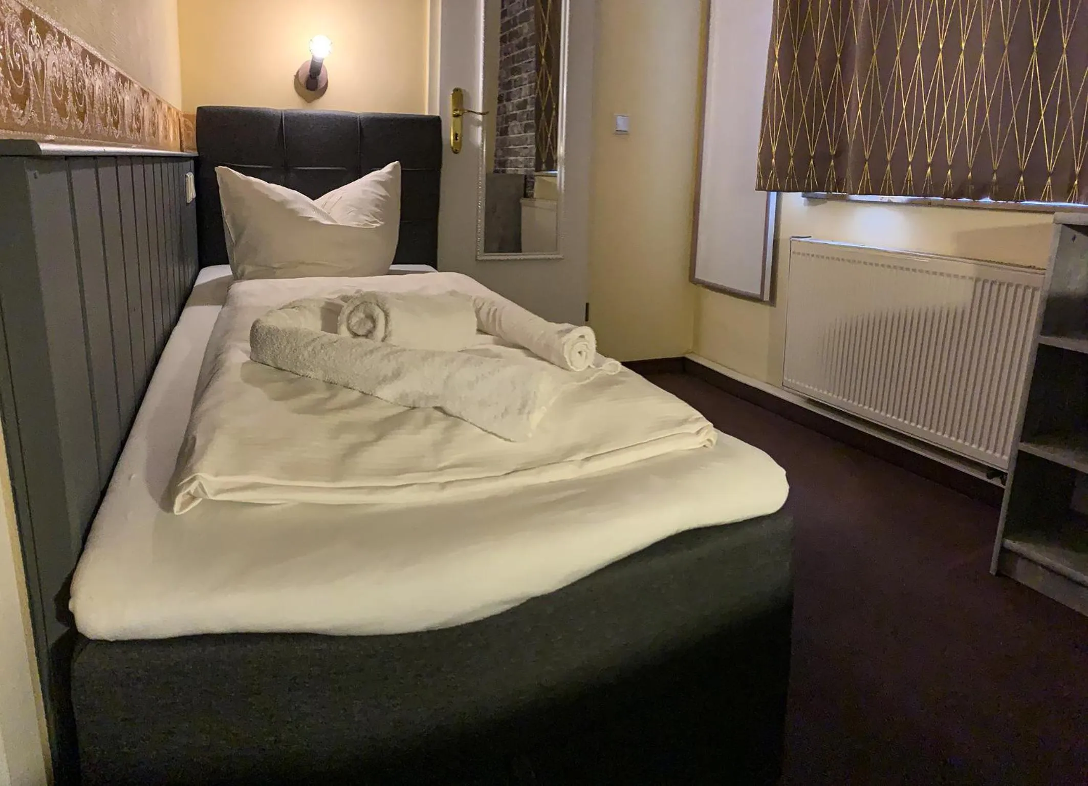 Photo of the whole room, Bed in Hotel Carl von Clausewitz