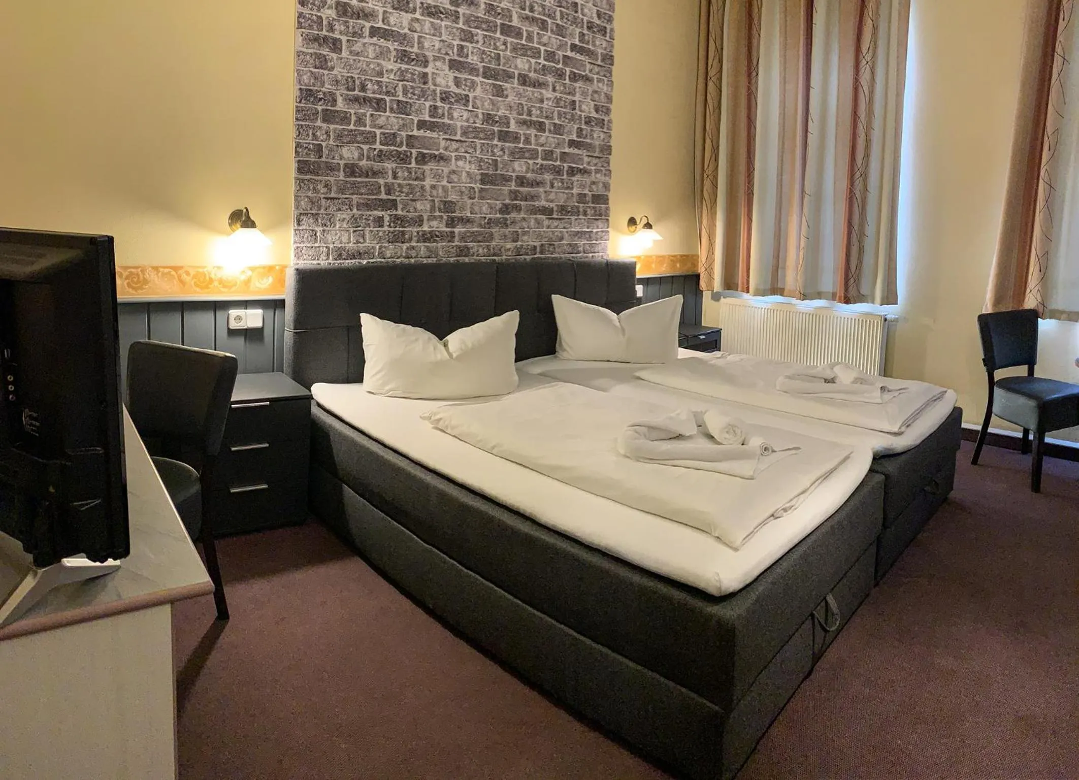 Photo of the whole room, Bed in Hotel Carl von Clausewitz