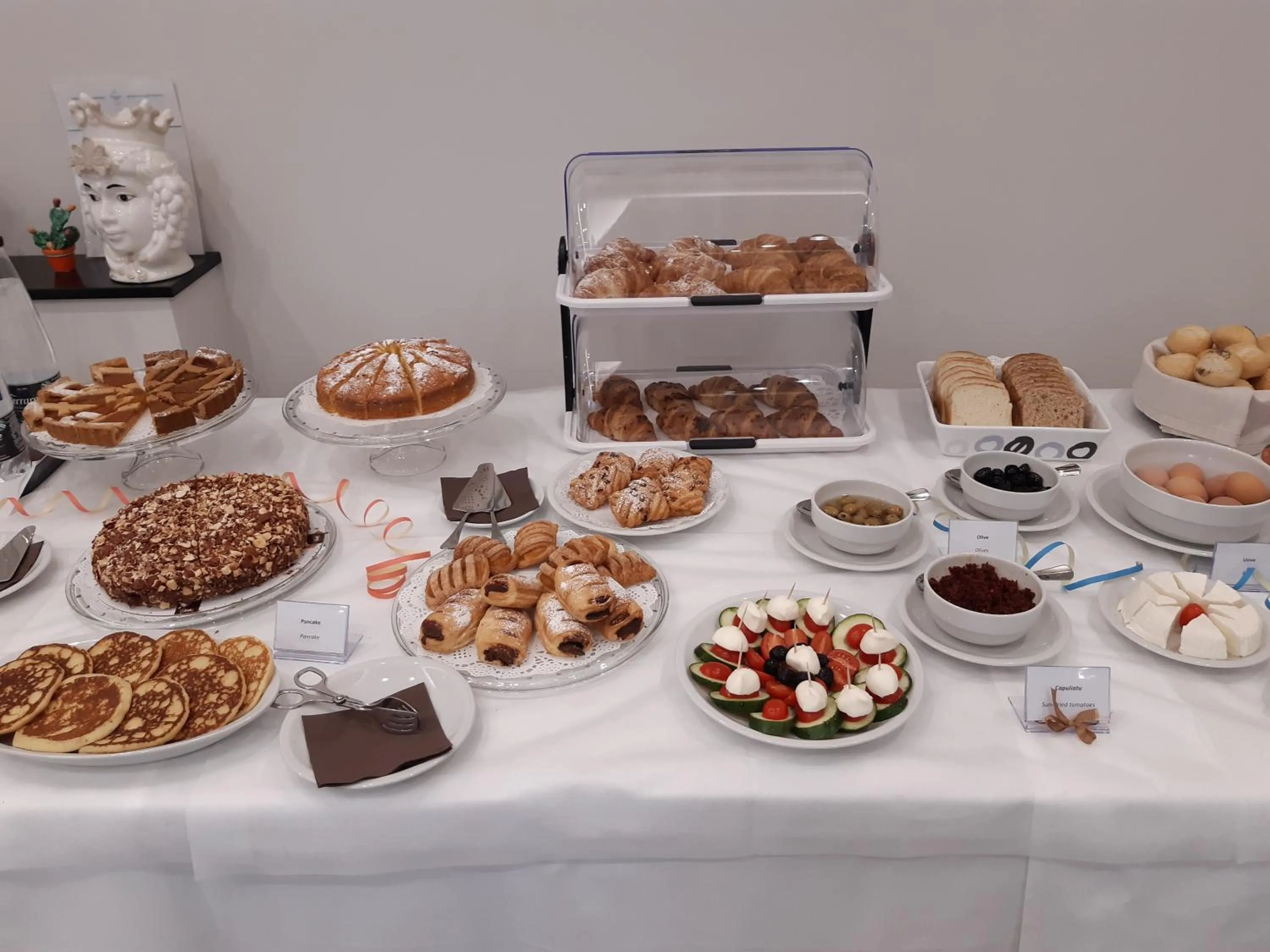 Breakfast in Hotel 1921