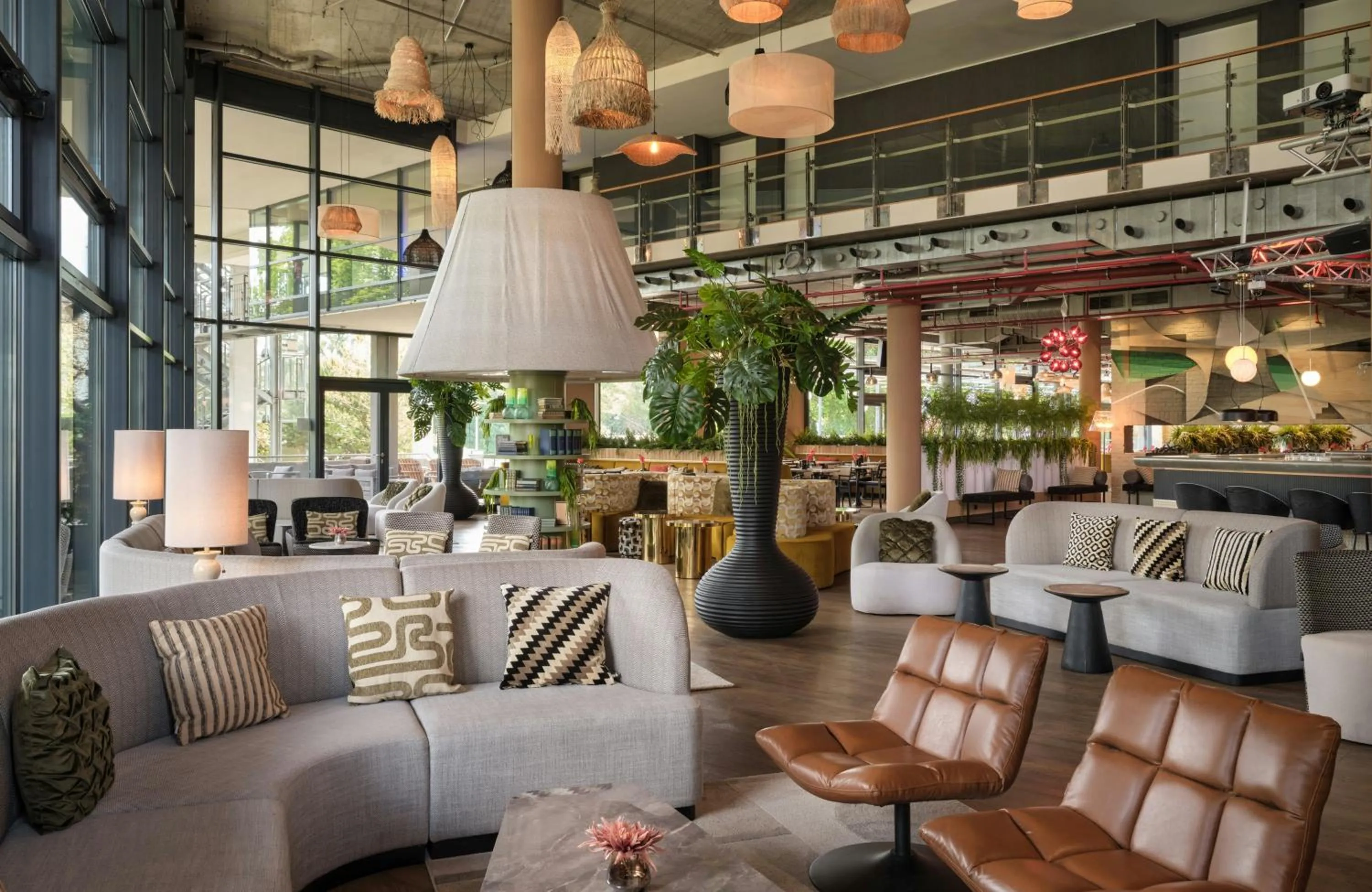 Lounge or bar in NYX Hotel Berlin Köpenick by Leonardo Hotels