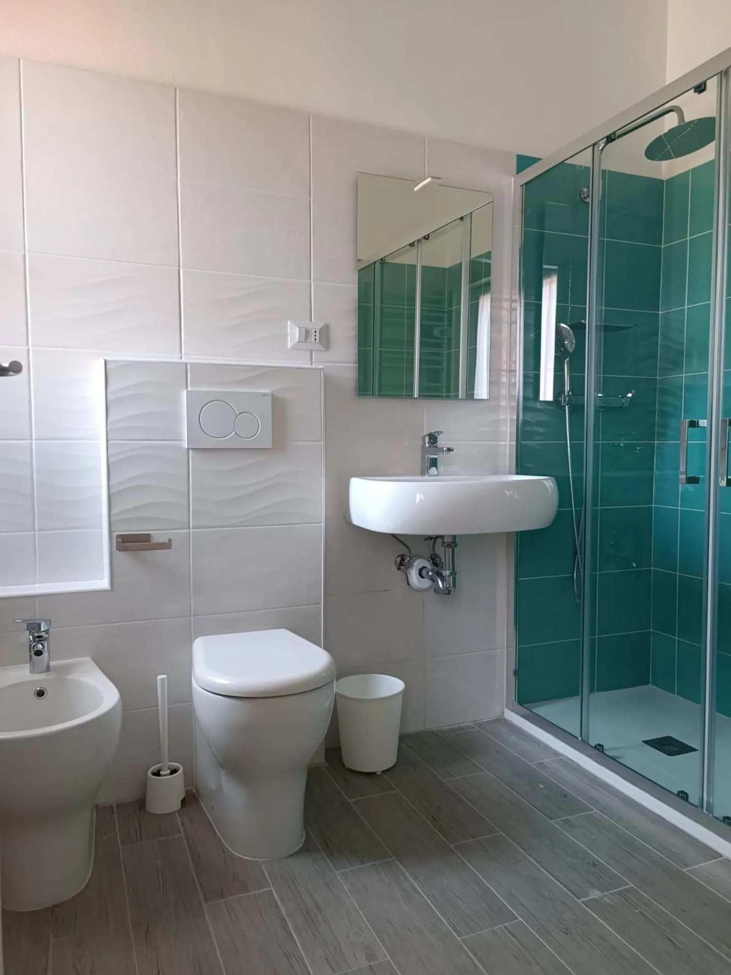 Bathroom in Hotel Susy - Ambienti rinnovati - direttamente su viale Dante e a due passi dal mare