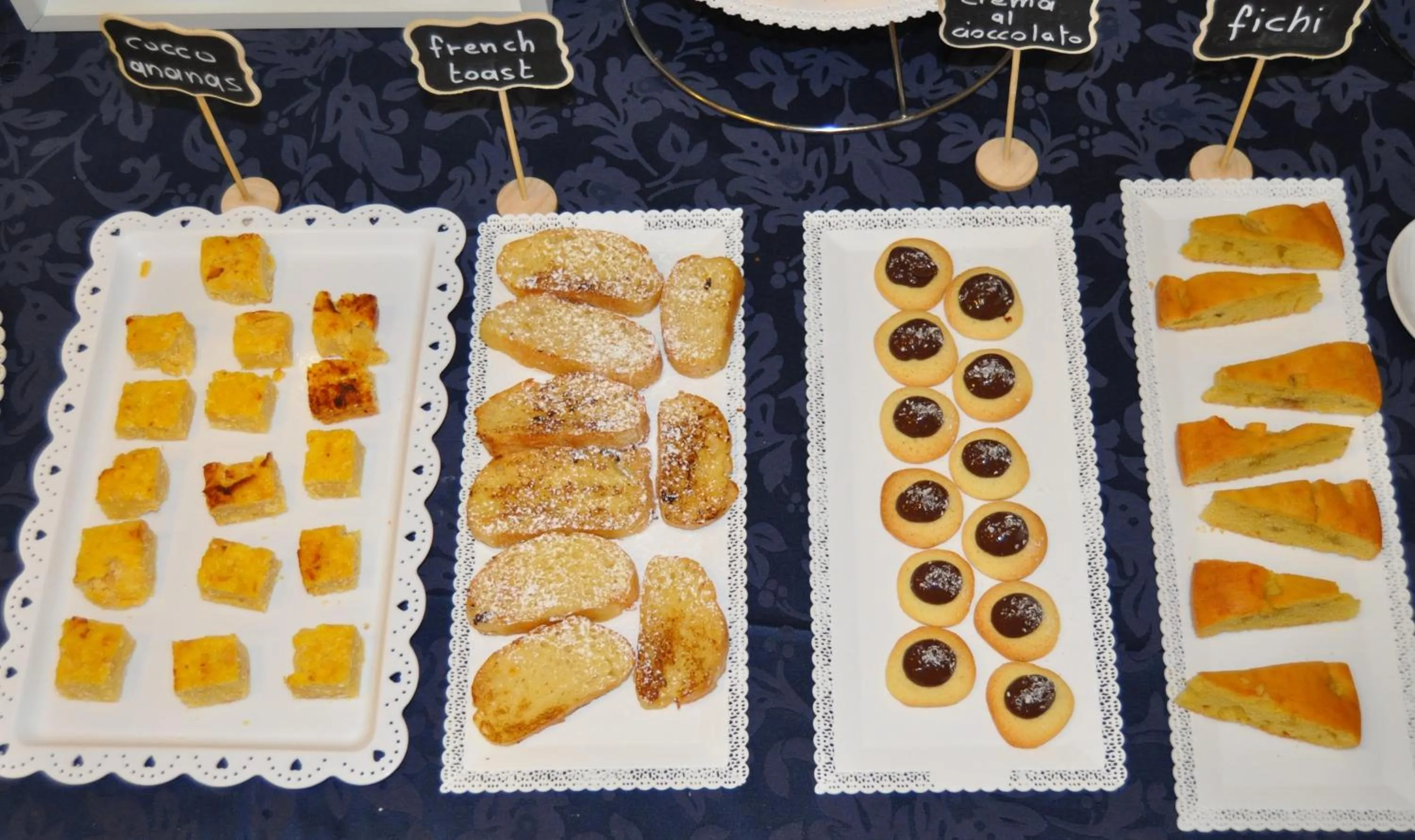 Breakfast in Hotel Susy - Ambienti rinnovati - direttamente su viale Dante e a due passi dal mare