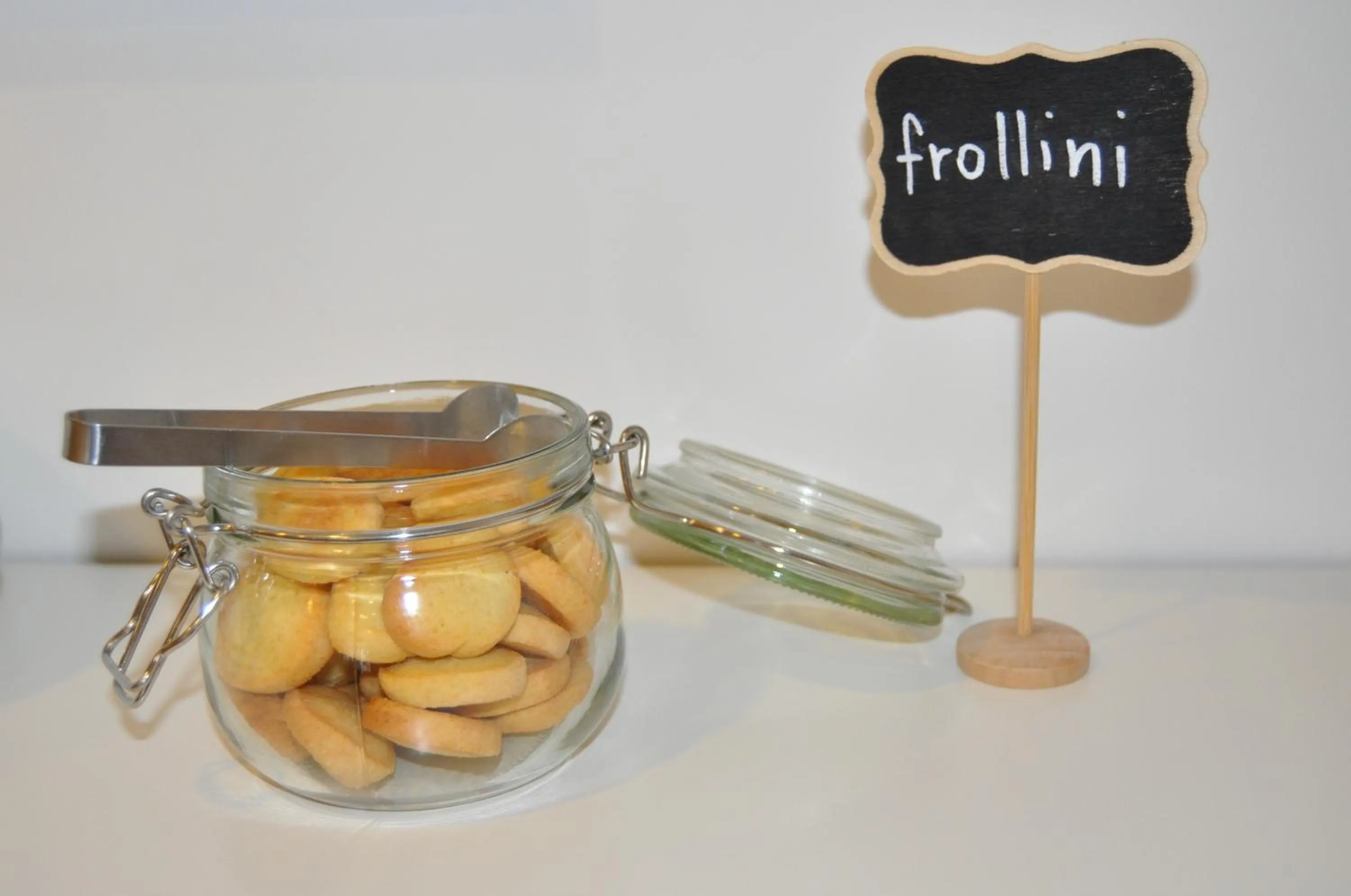 Breakfast in Hotel Susy - Ambienti rinnovati - direttamente su viale Dante e a due passi dal mare