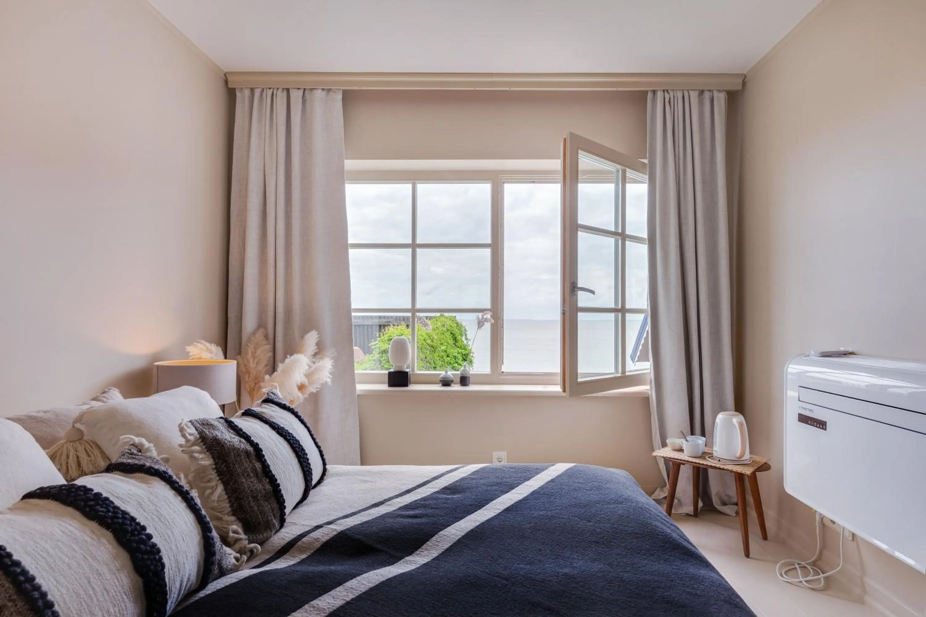 Photo of the whole room, Bed in Nidos Banga