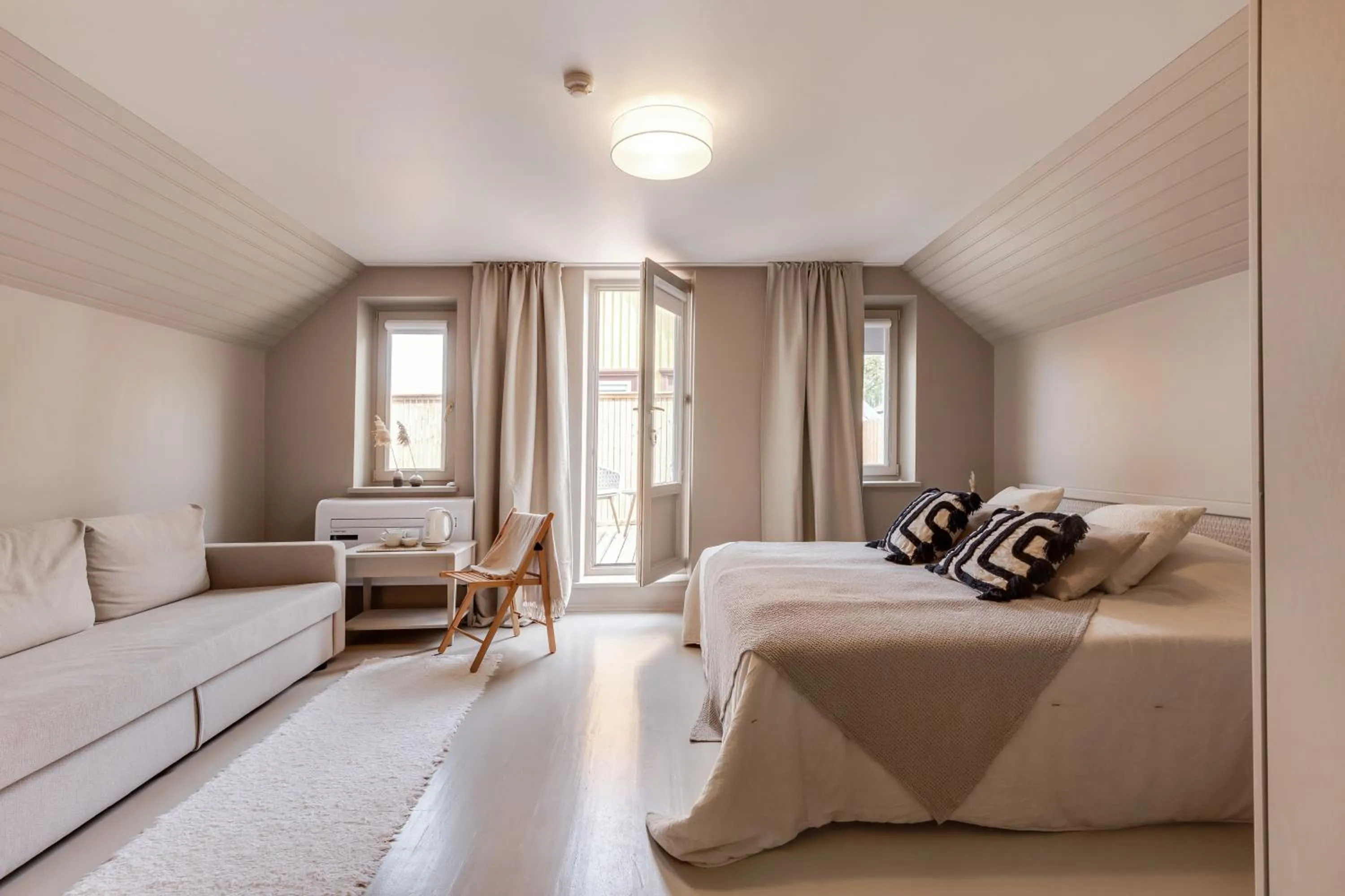 Photo of the whole room, Bed in Nidos Banga