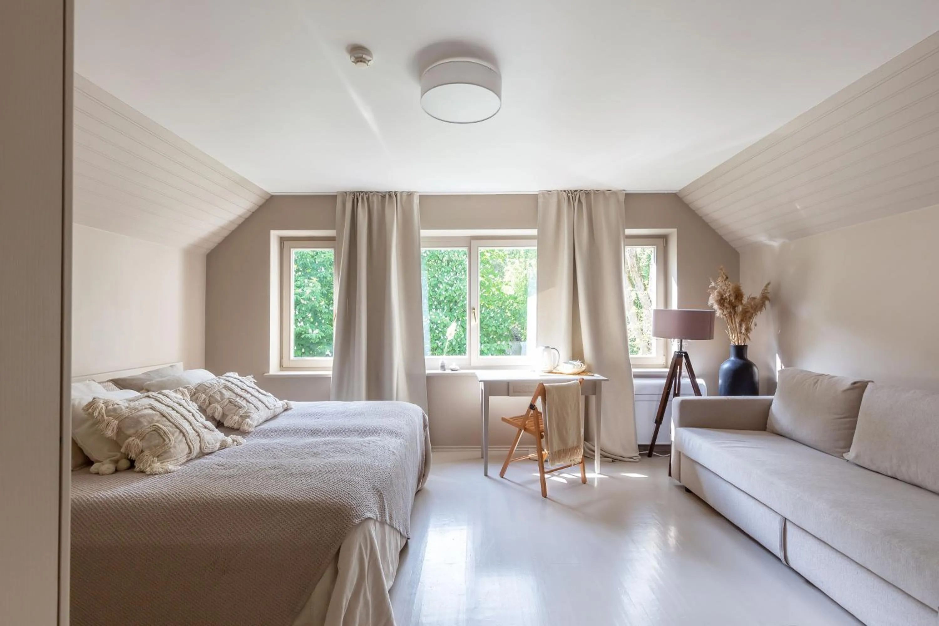 Photo of the whole room, Bed in Nidos Banga