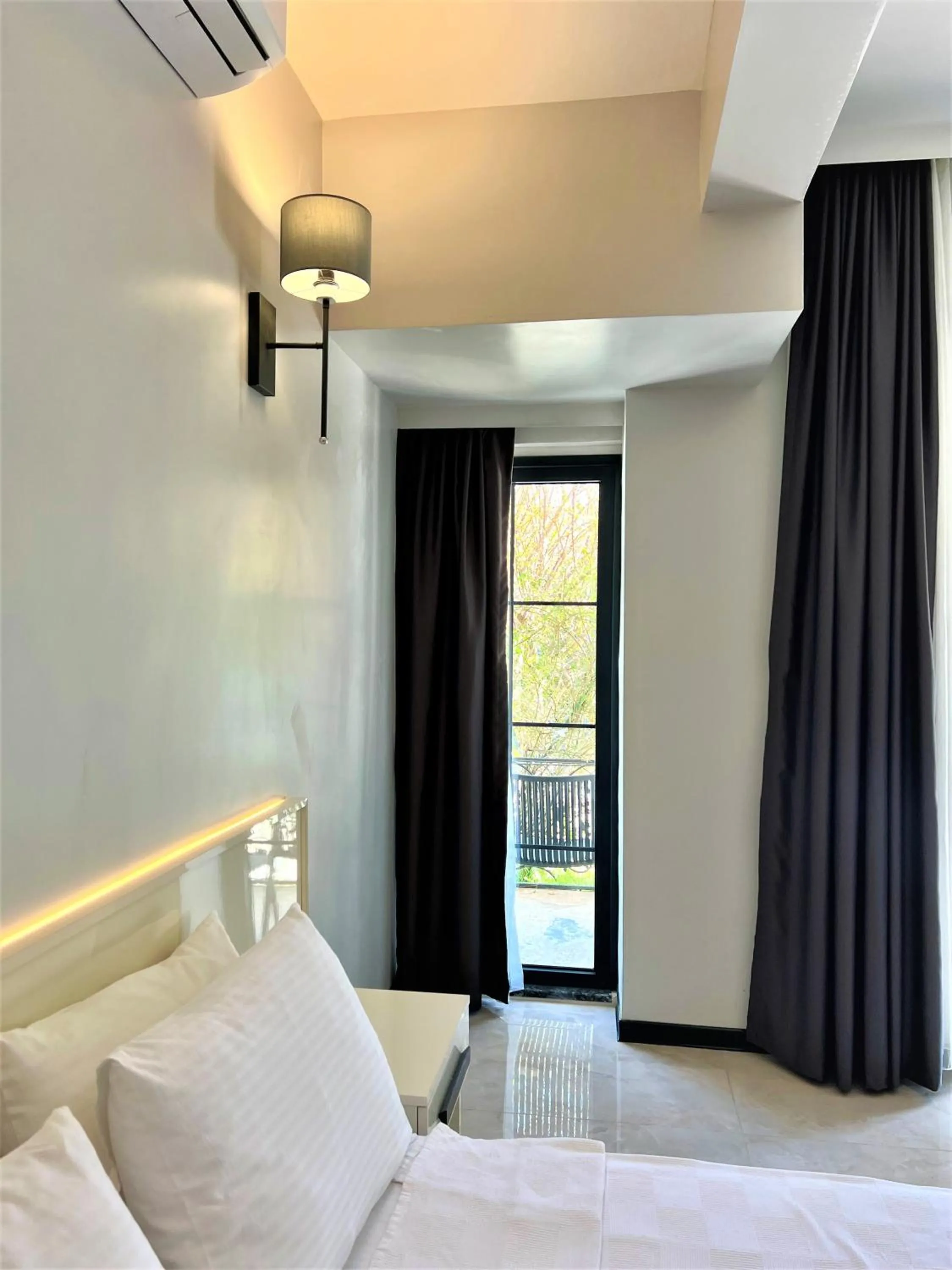 Balcony/Terrace, Bed in Otel Beyaz İnci