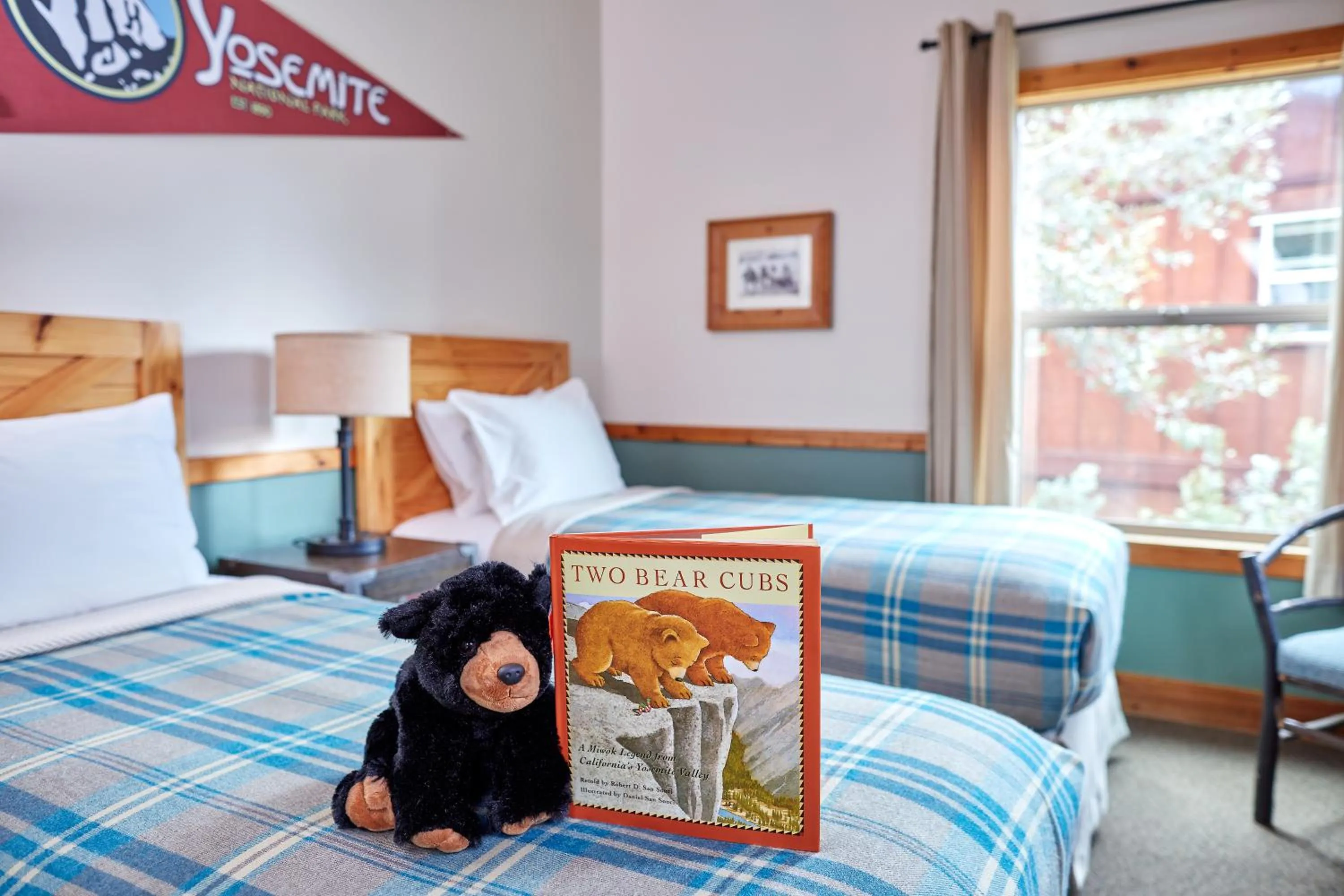 Bedroom, Bed in Evergreen Lodge at Yosemite