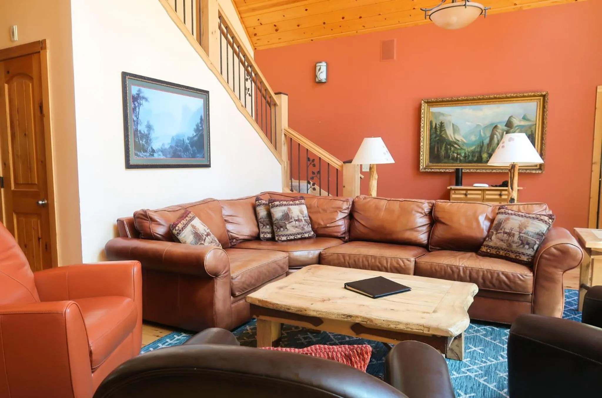Living room in Evergreen Lodge at Yosemite