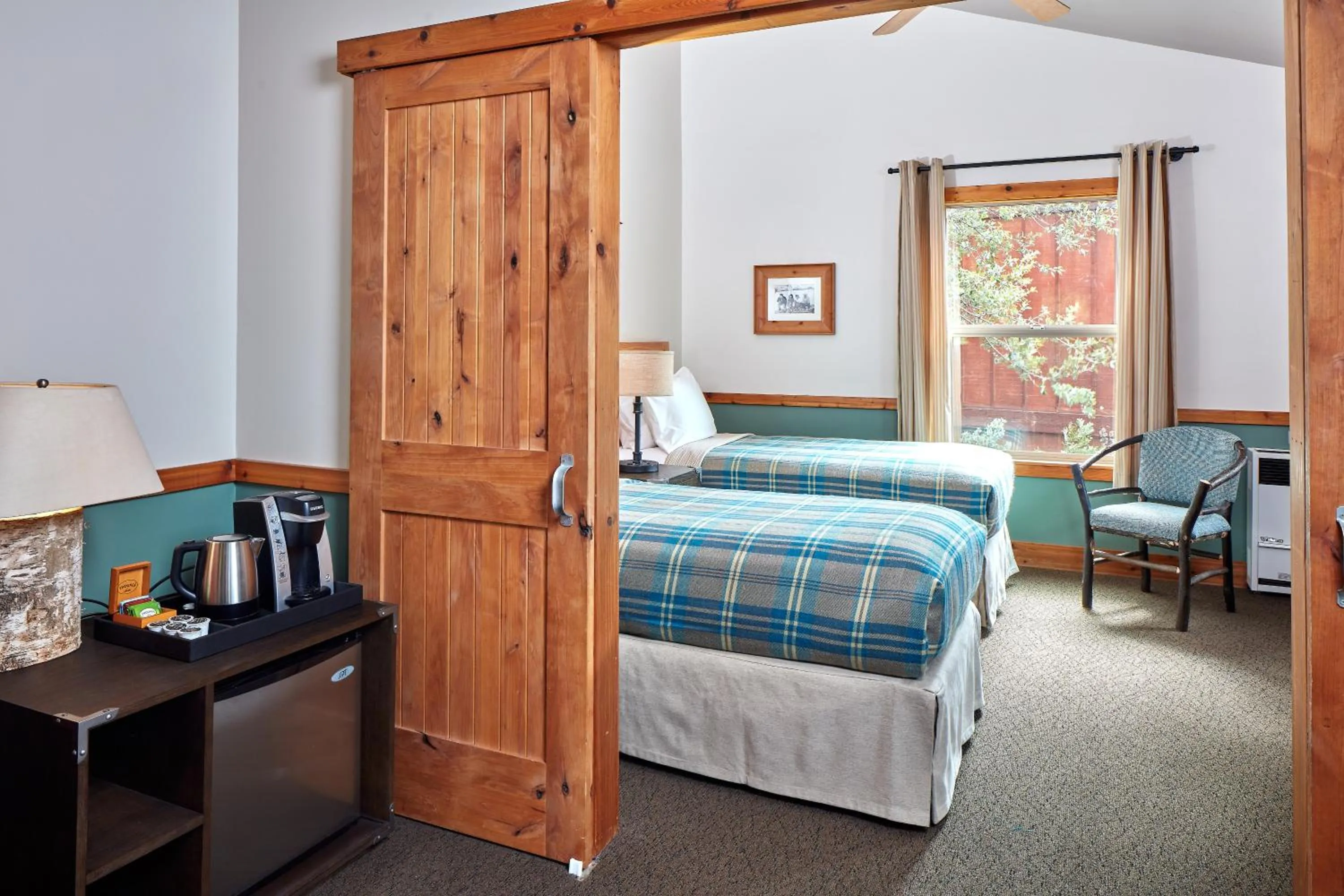 Bedroom, Bed in Evergreen Lodge at Yosemite