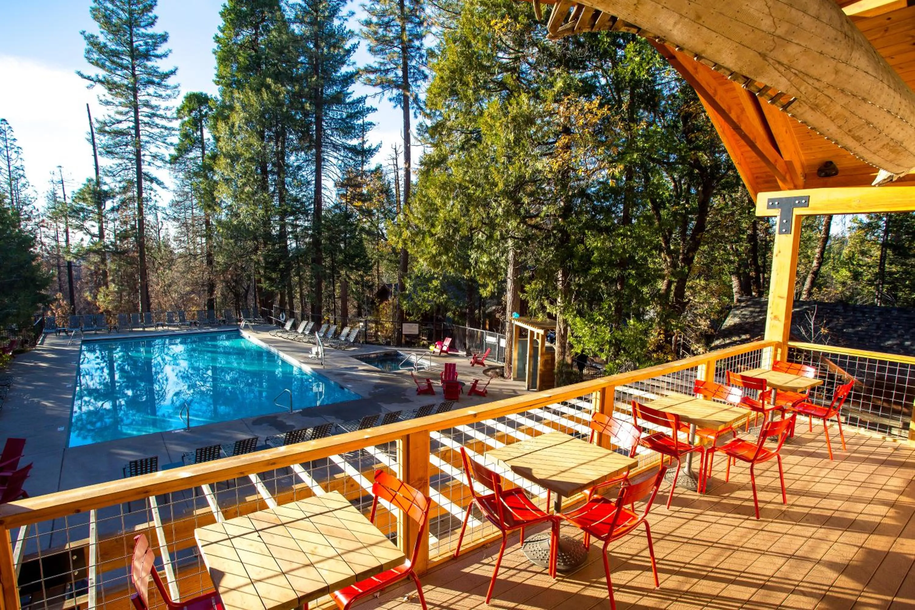 Swimming pool in Evergreen Lodge at Yosemite