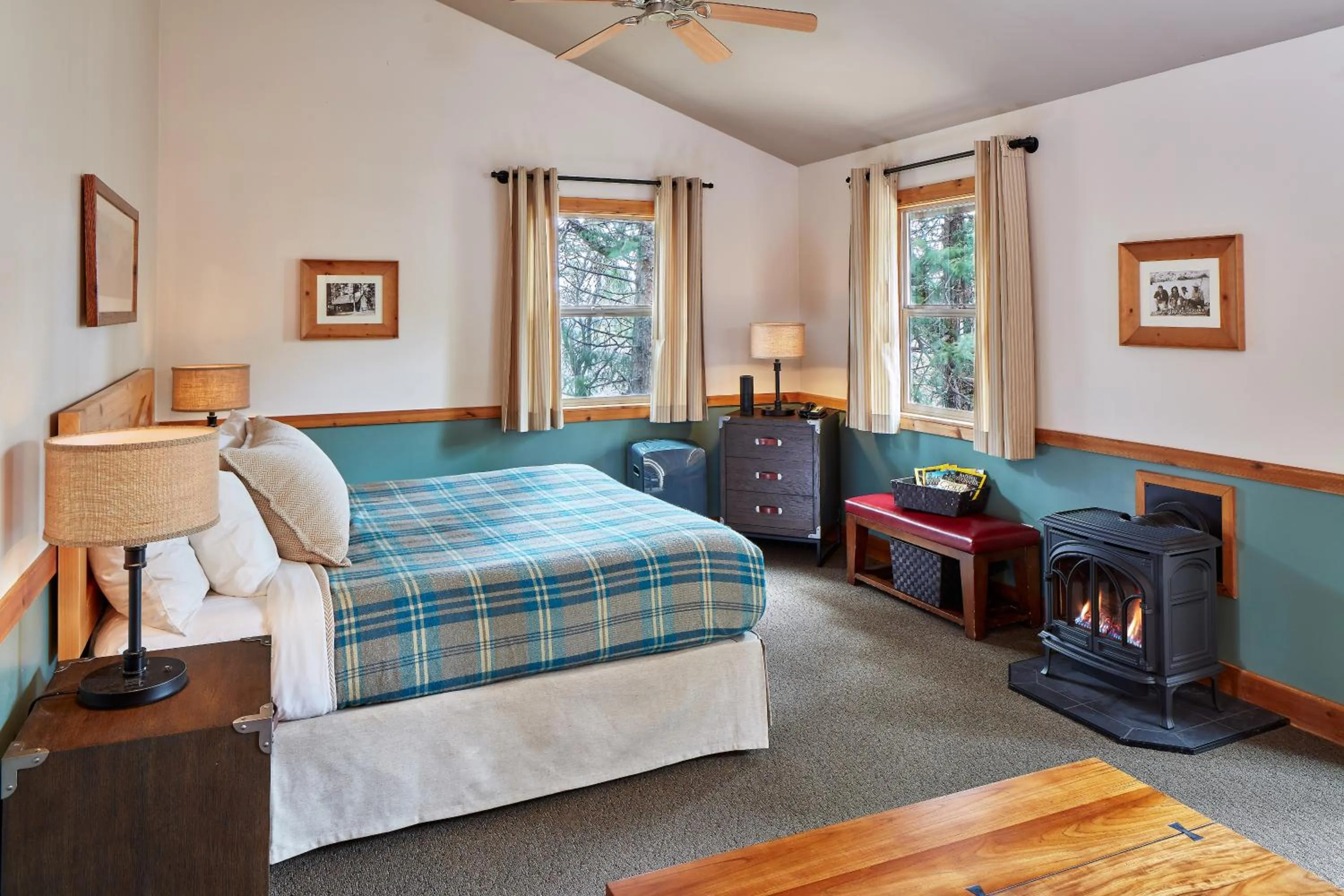 Photo of the whole room, Bed in Evergreen Lodge at Yosemite