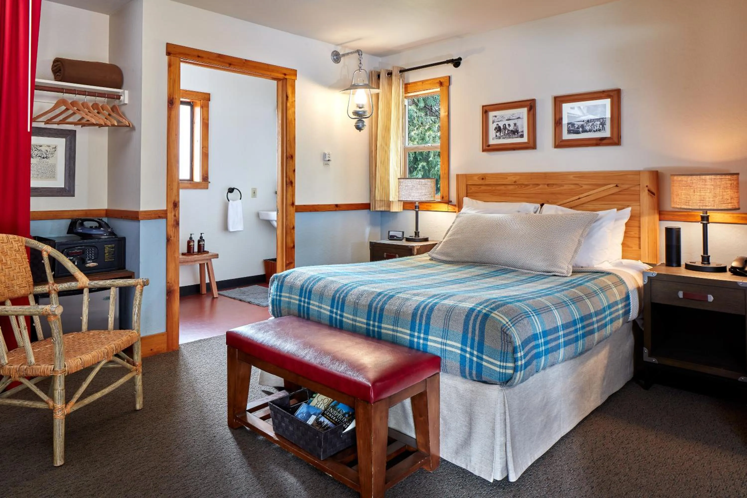 Bedroom, Bed in Evergreen Lodge at Yosemite